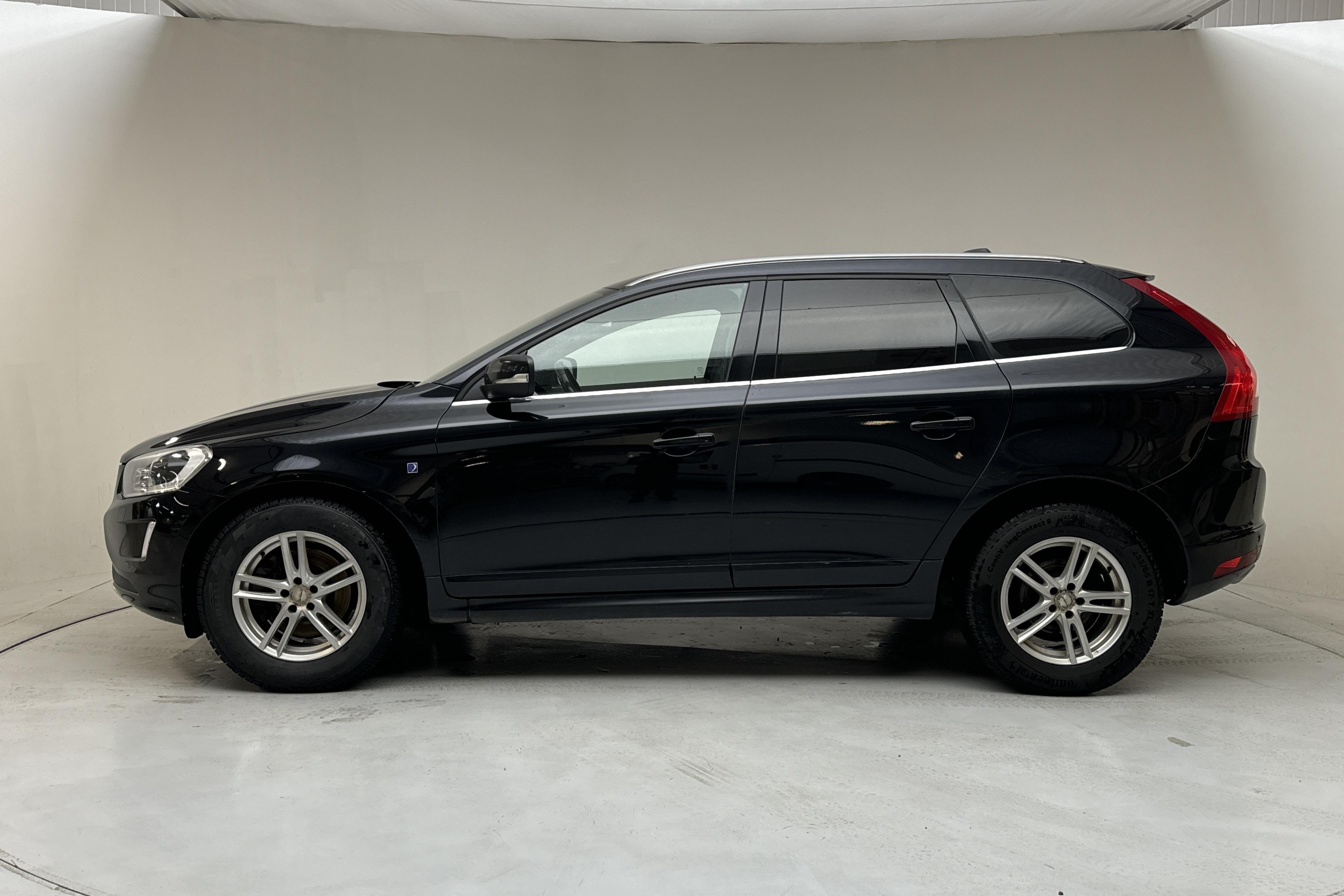 Volvo XC60 D4 2WD (181hk) - 269 310 km - Manual - black - 2015