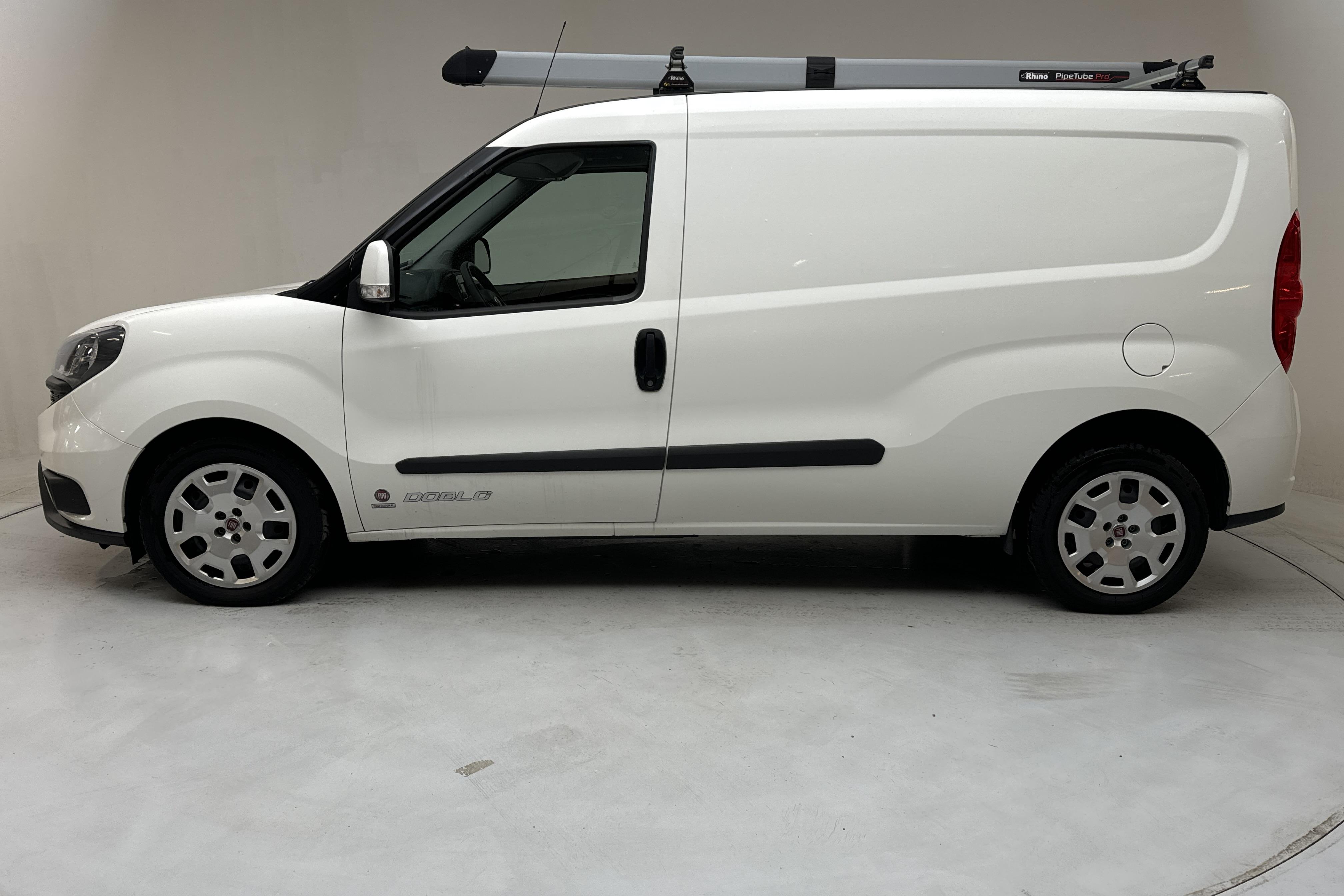 Fiat Doblo Cargo 1.6 MJT (105hk) - 1 836 mil - Manuell - vit - 2021