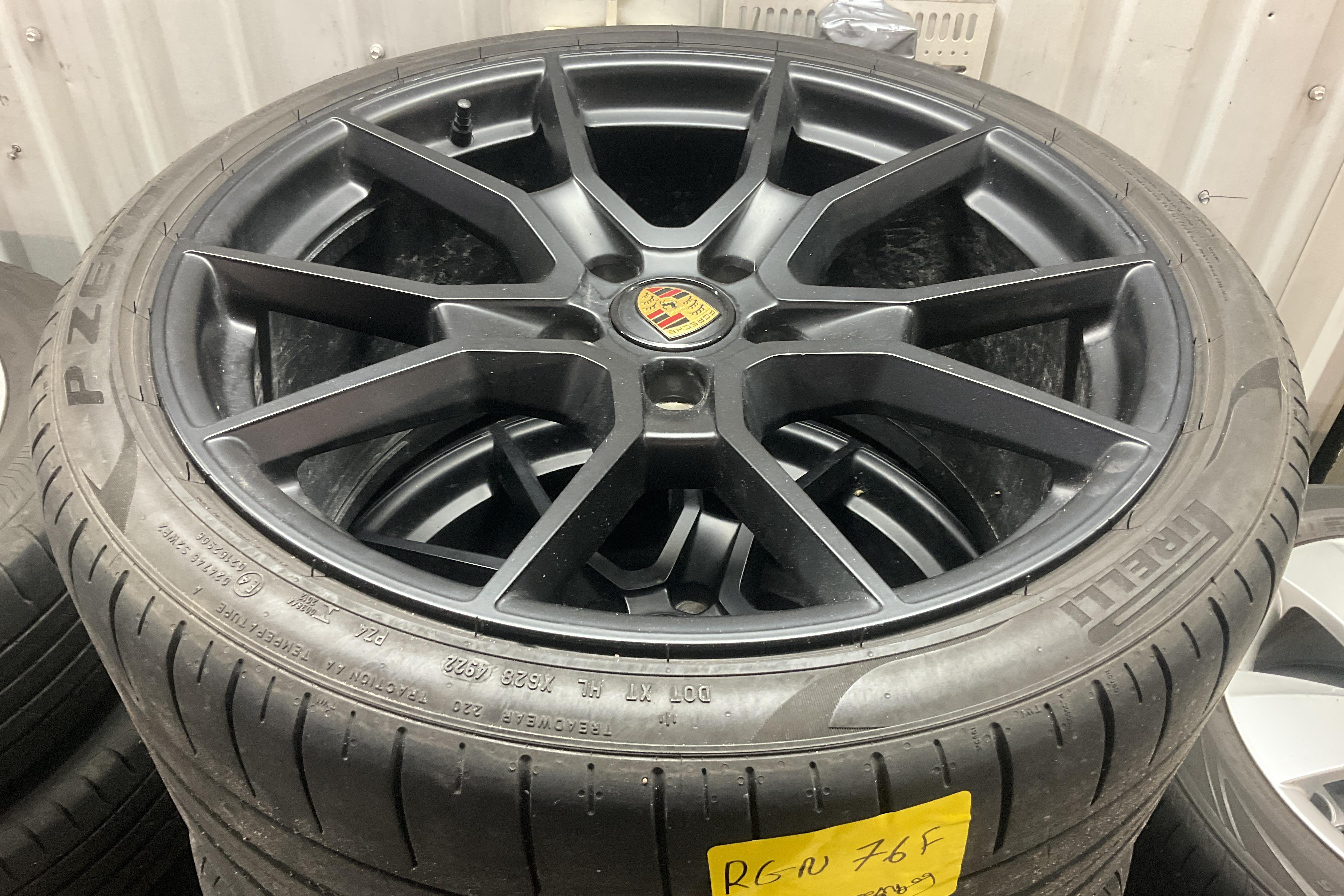 Porsche Taycan GTS Sport Turismo (530hk) - 19 260 km - Automatic - gray - 2023