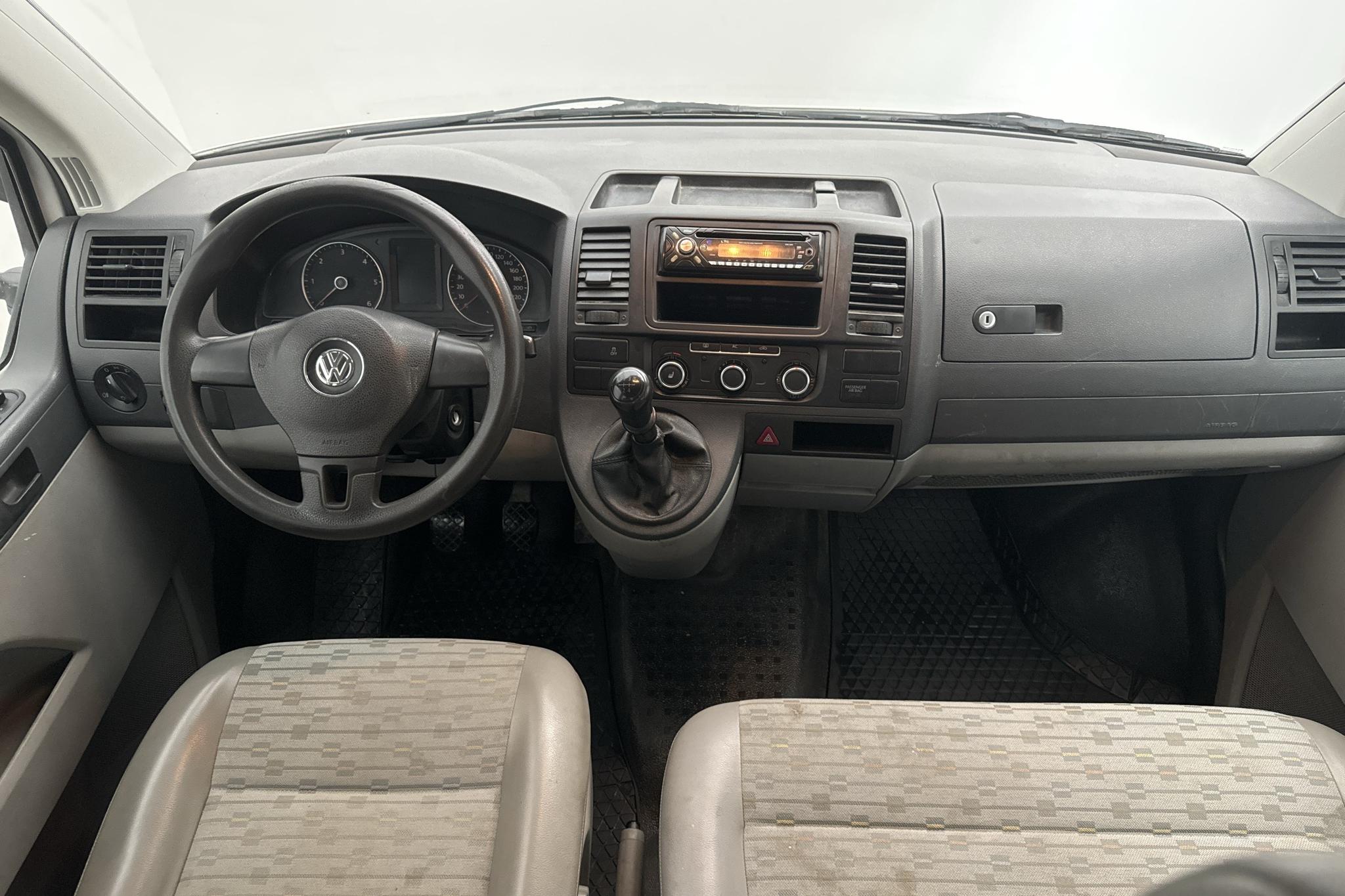 VW Transporter T5 2.0 TDI Pickup (102hk) - 199 550 km - Manualna - biały - 2012