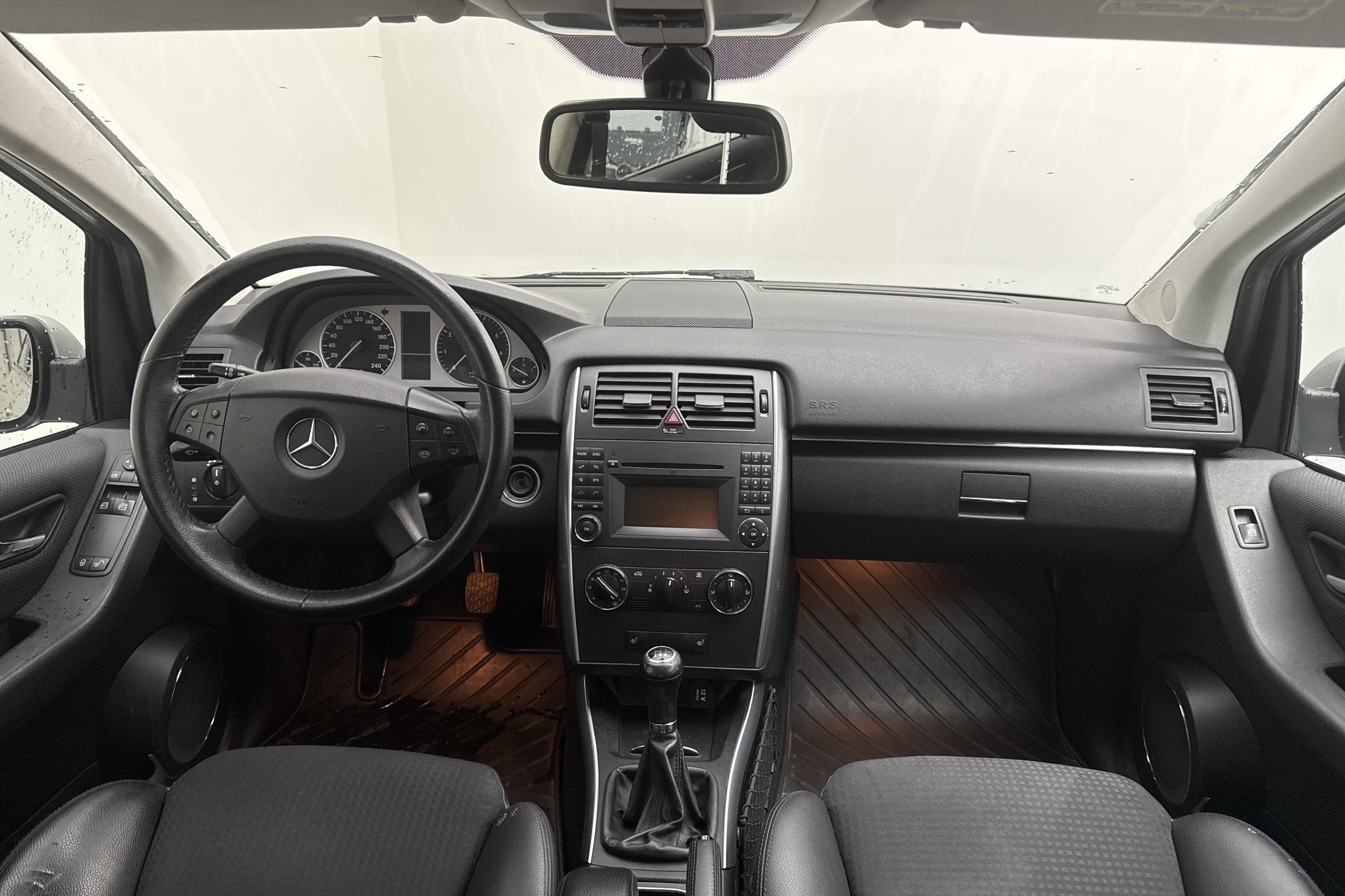 Mercedes B 180 NGT BlueEfficiency (116hk) - 134 570 km - Käsitsi - hõbe - 2010