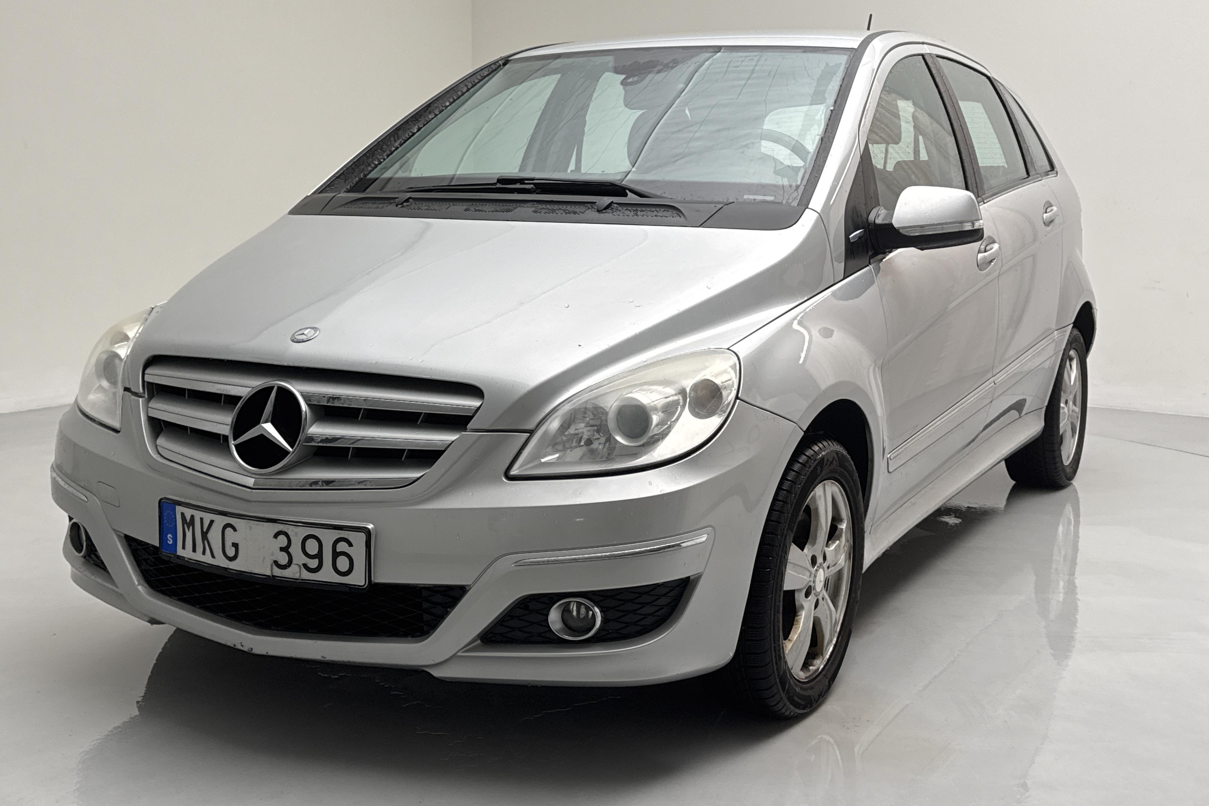 Mercedes B 180 NGT BlueEfficiency (116hk) - 134 570 km - Käsitsi - hõbe - 2010