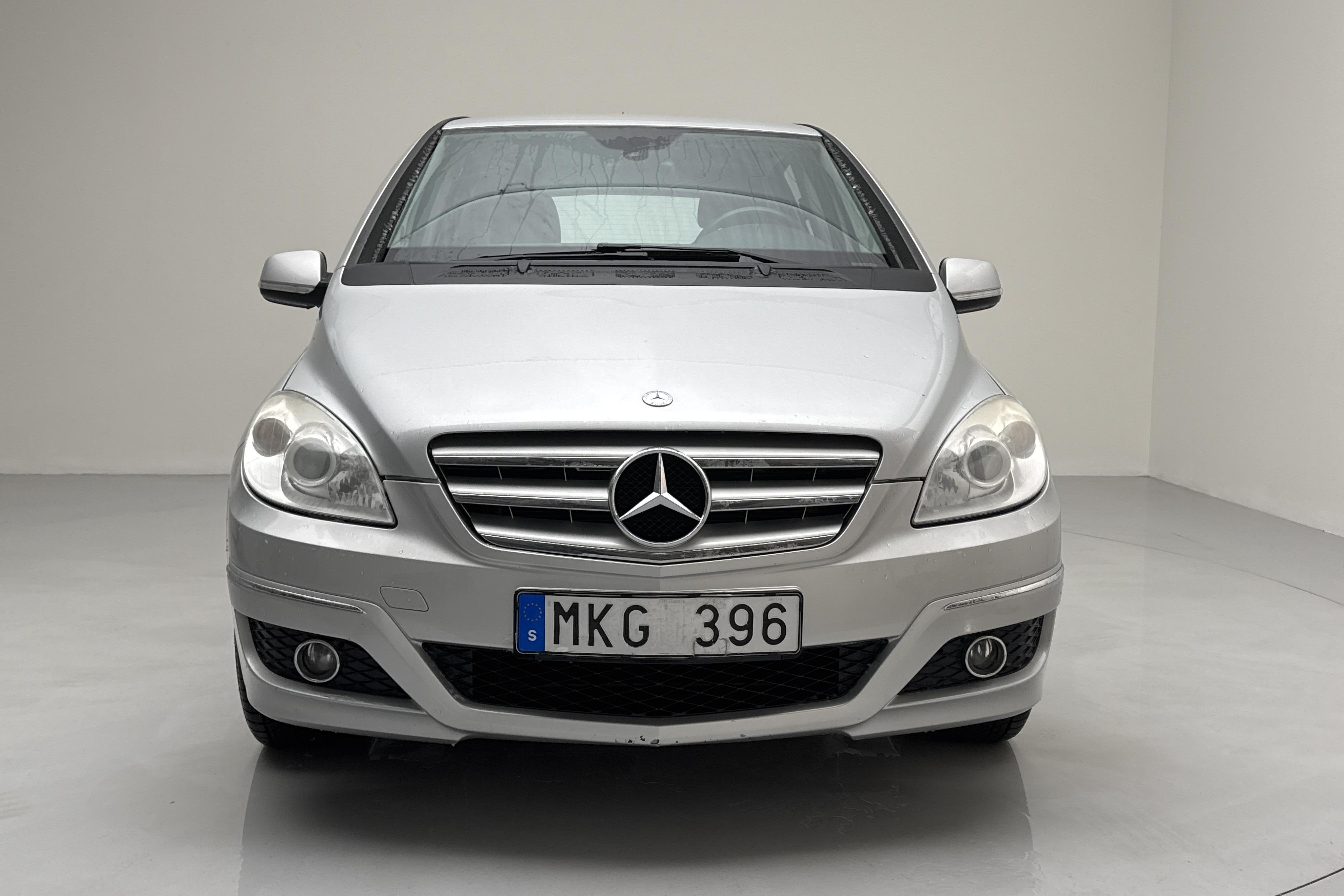 Mercedes B 180 NGT BlueEfficiency (116hk) - 134 570 km - Käsitsi - hõbe - 2010