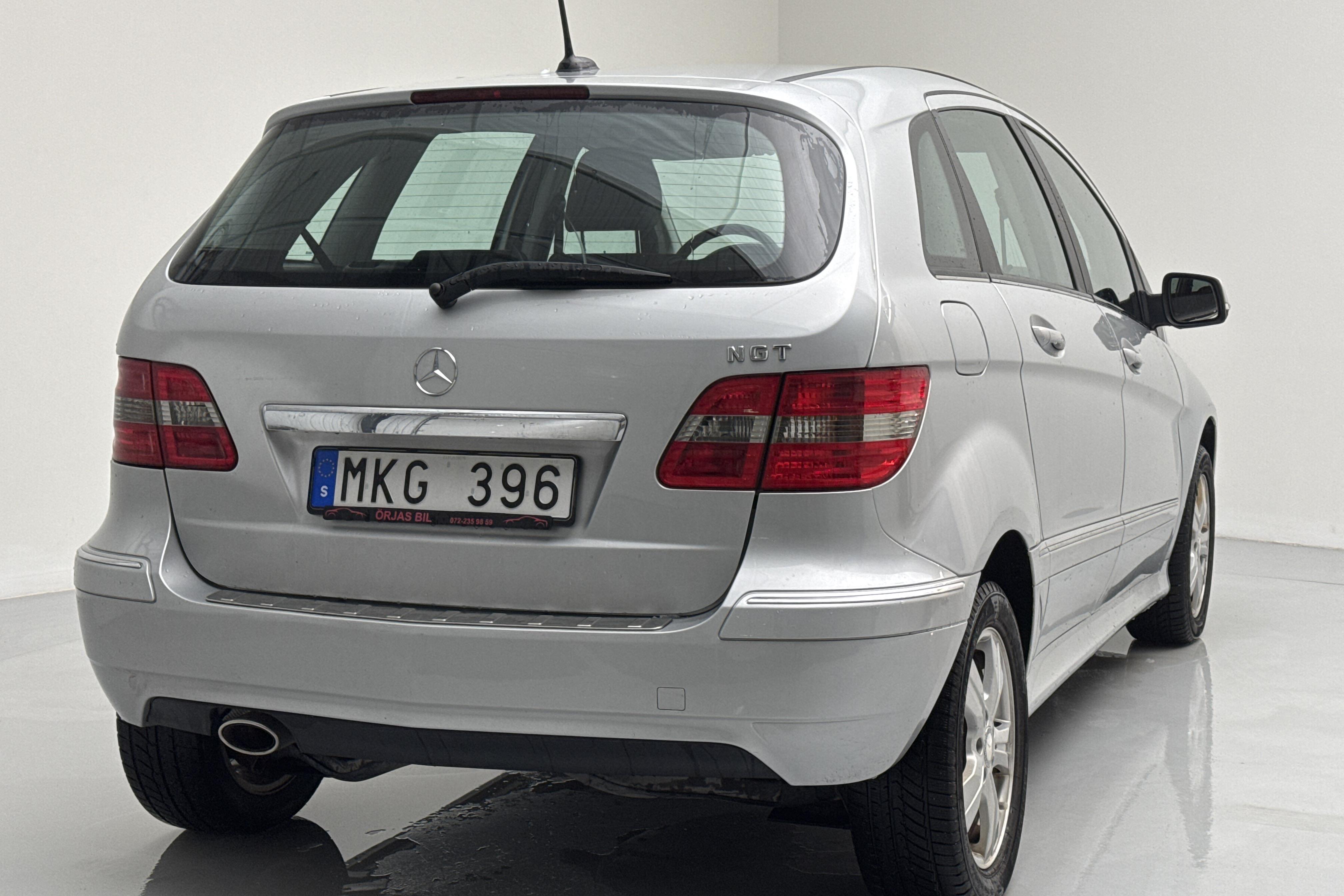 Mercedes B 180 NGT BlueEfficiency (116hk) - 134 570 km - Käsitsi - hõbe - 2010