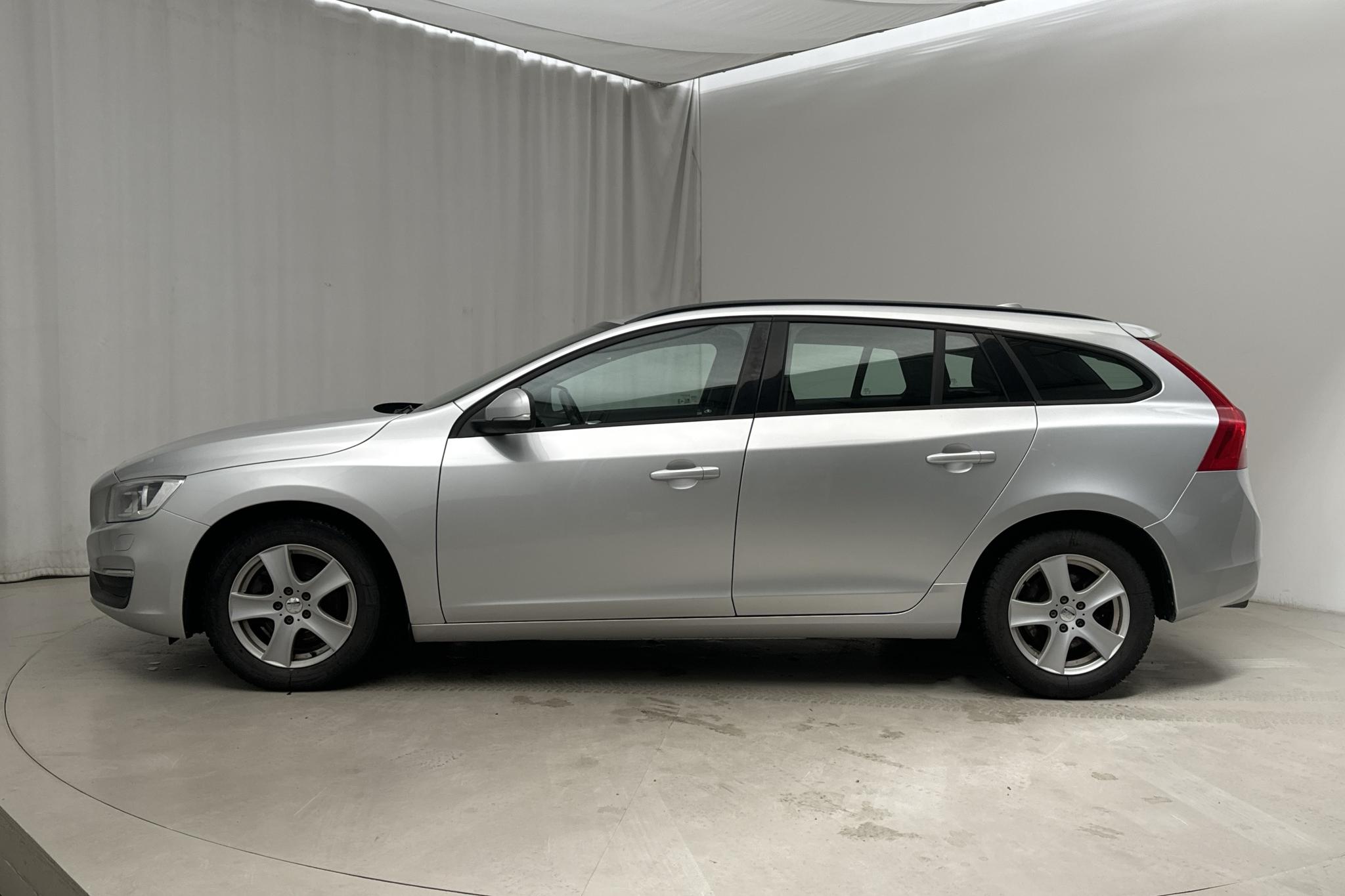 Volvo V60 D2 (115hk) - 27 458 mil - Manuell - silver - 2015