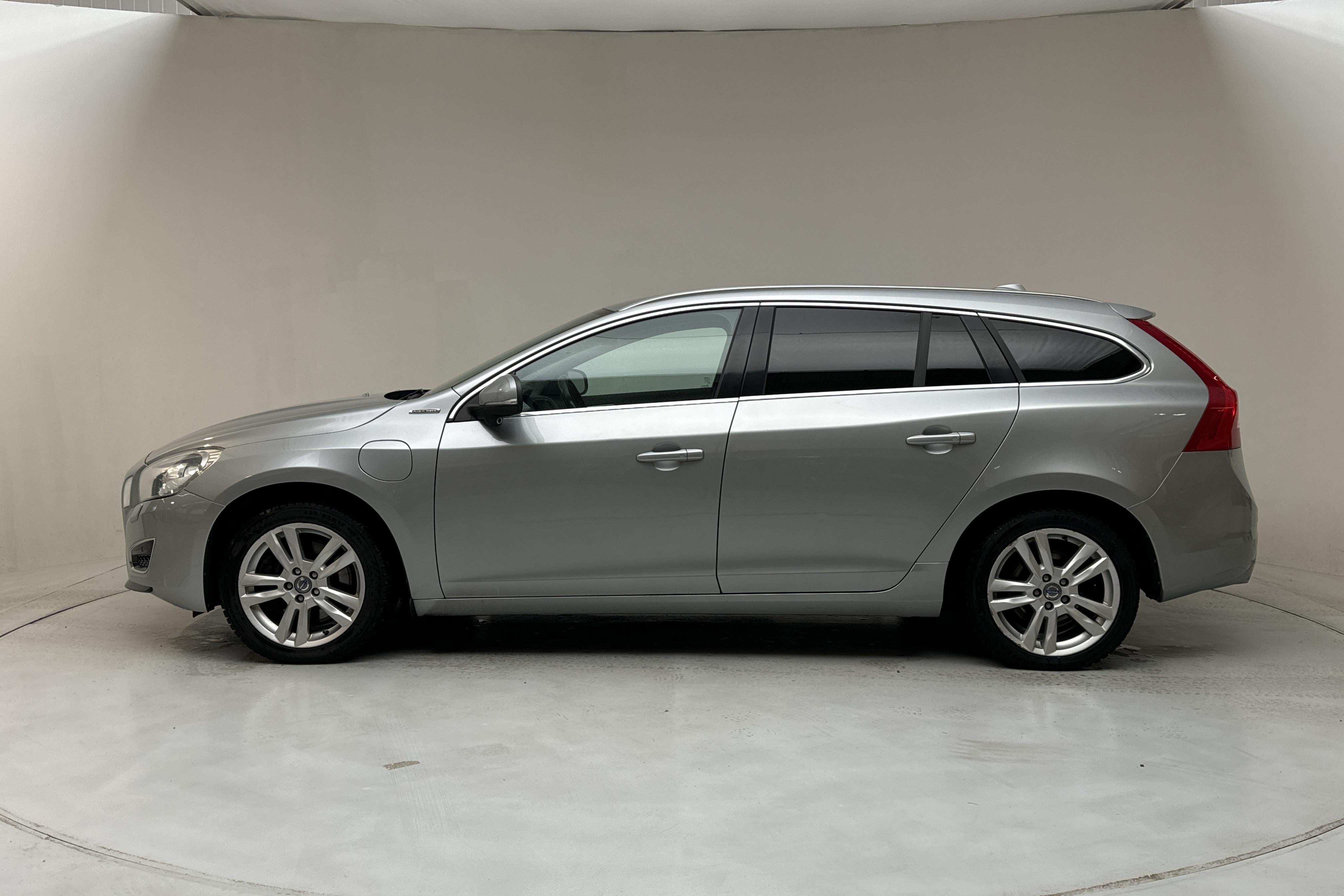 Volvo V60 D6 AWD Plug-in Hybrid (283hk) - 301 130 km - Automatic - silver - 2013