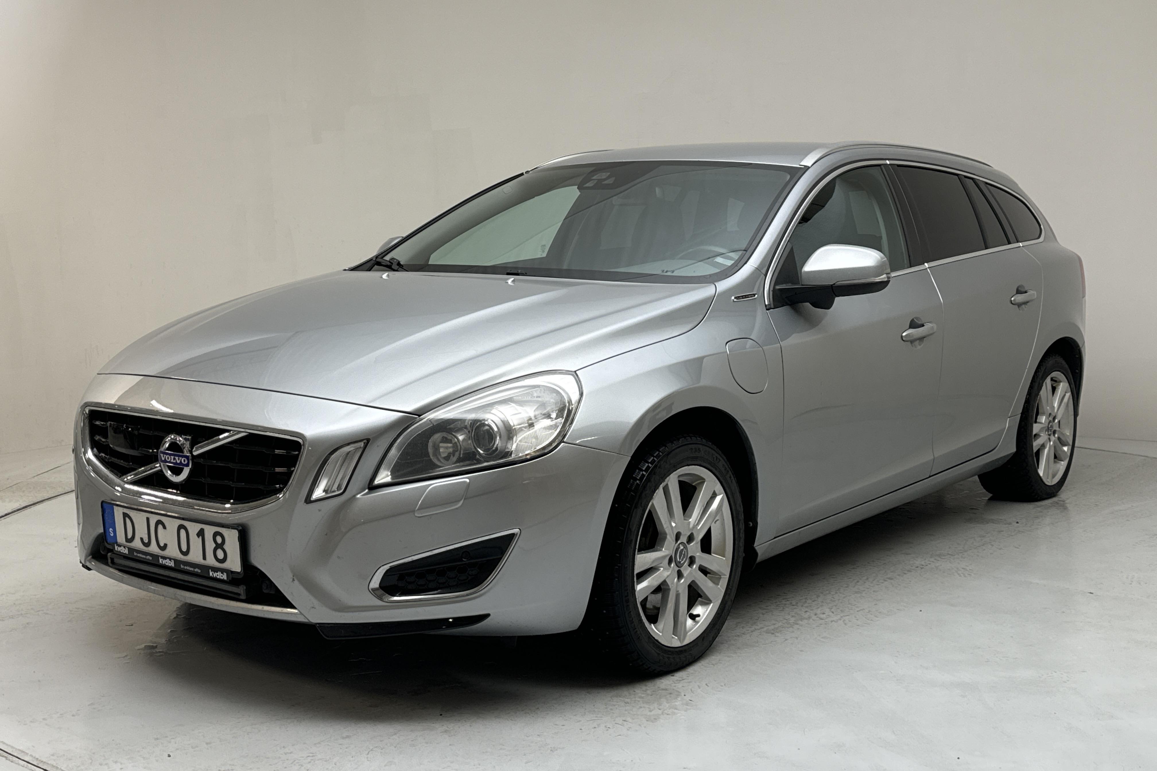 Volvo V60 D6 AWD Plug-in Hybrid (283hk) - 301 130 km - Automatic - silver - 2013