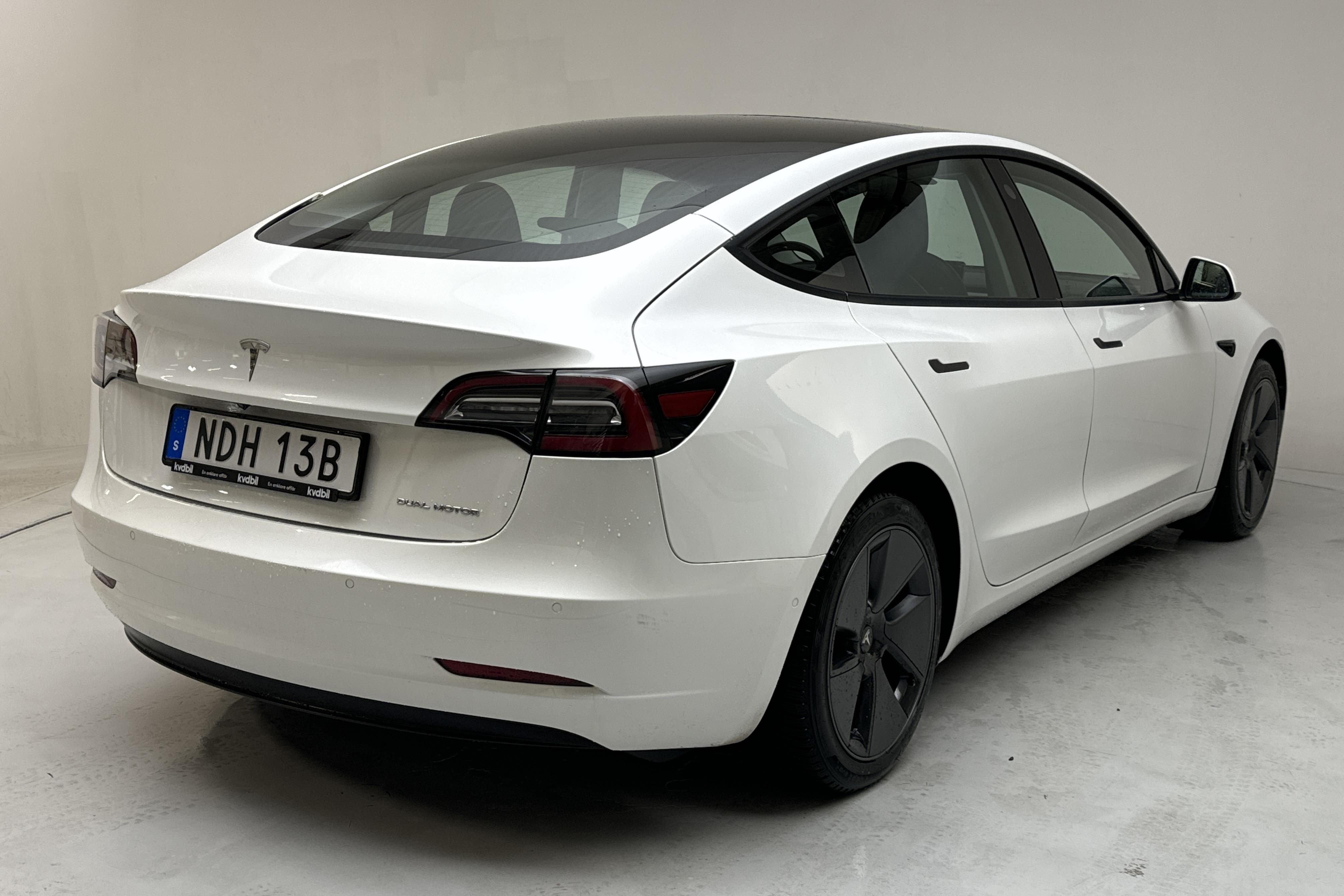 Tesla Model 3 Long Range Dual Motor AWD - 130 160 km - Automatic - white - 2021