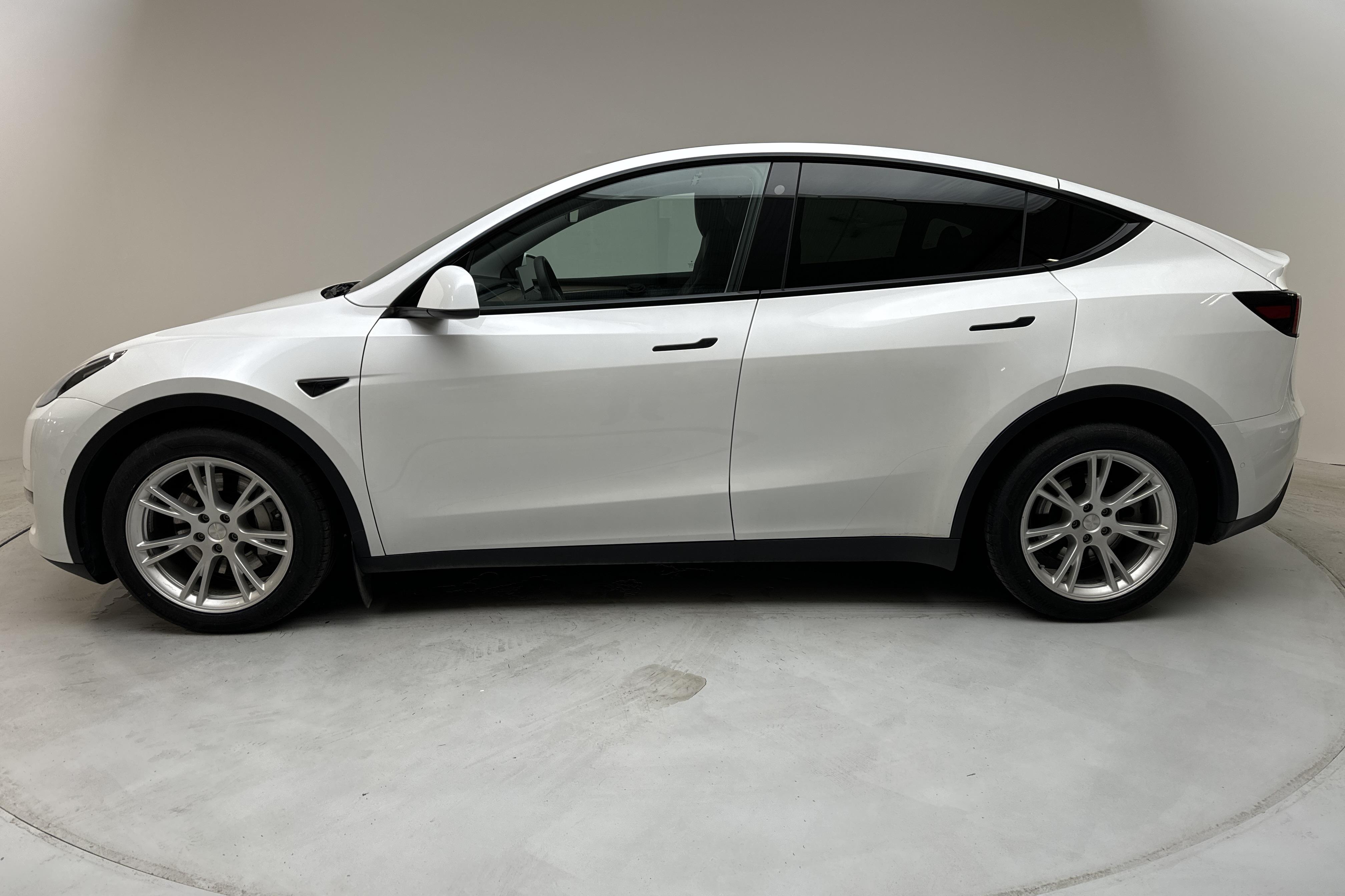 Tesla Model Y Long Range Dual Motor AWD - 87 710 km - Automatic - white - 2021