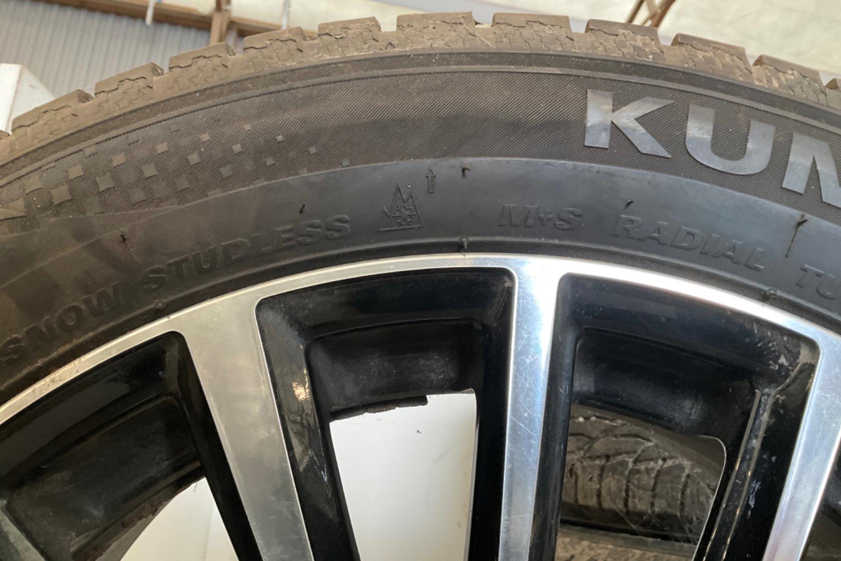 Vinterhjul (nr 94) KUMHO 225/55R18 - 0 km