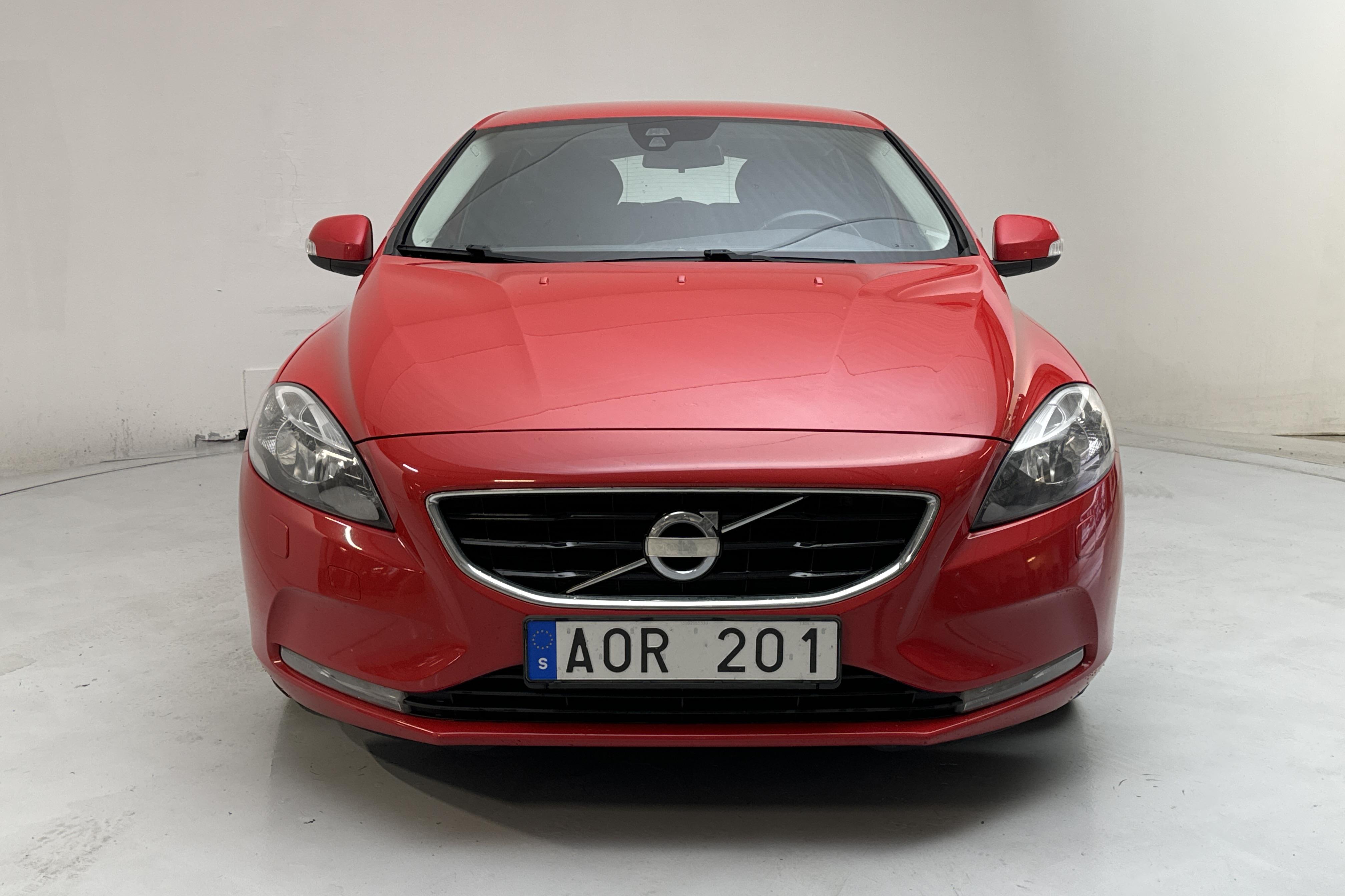 Volvo V40 D3 (150hk) - 196 410 km - Automatic - red - 2013