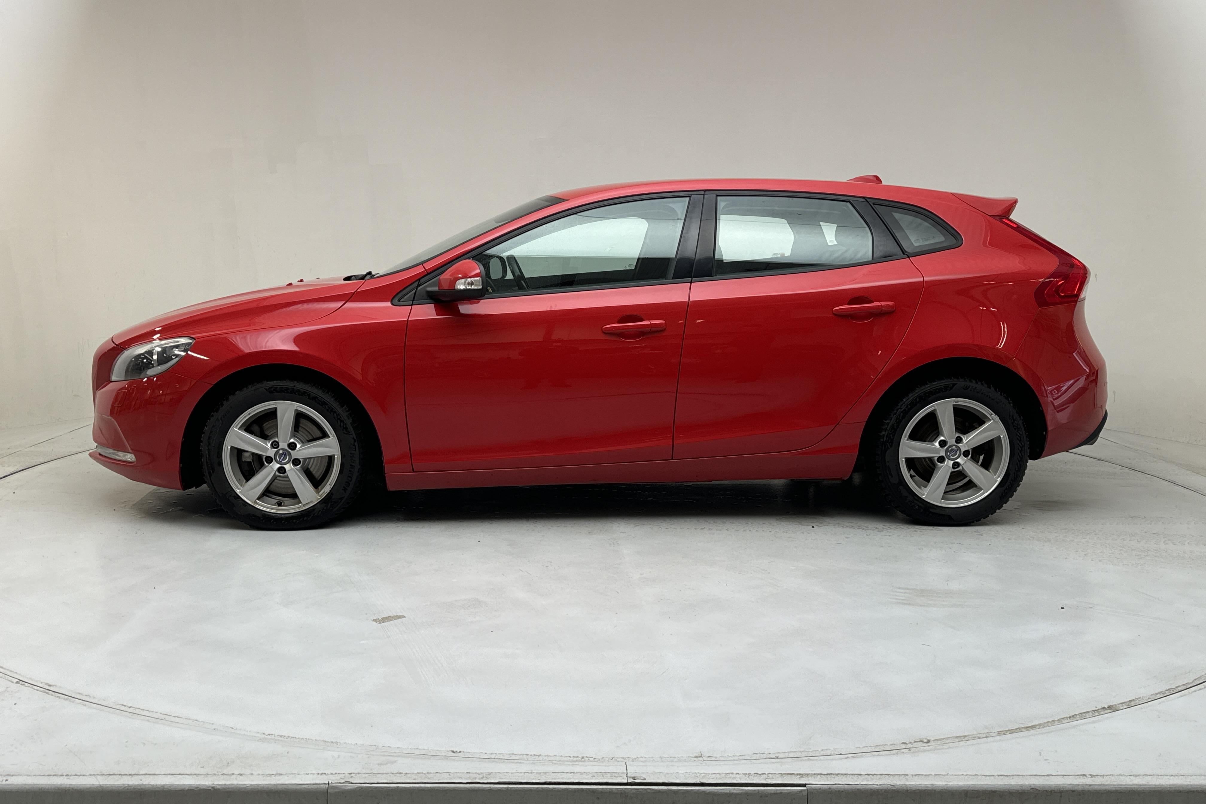 Volvo V40 D3 (150hk) - 196 410 km - Automatic - red - 2013