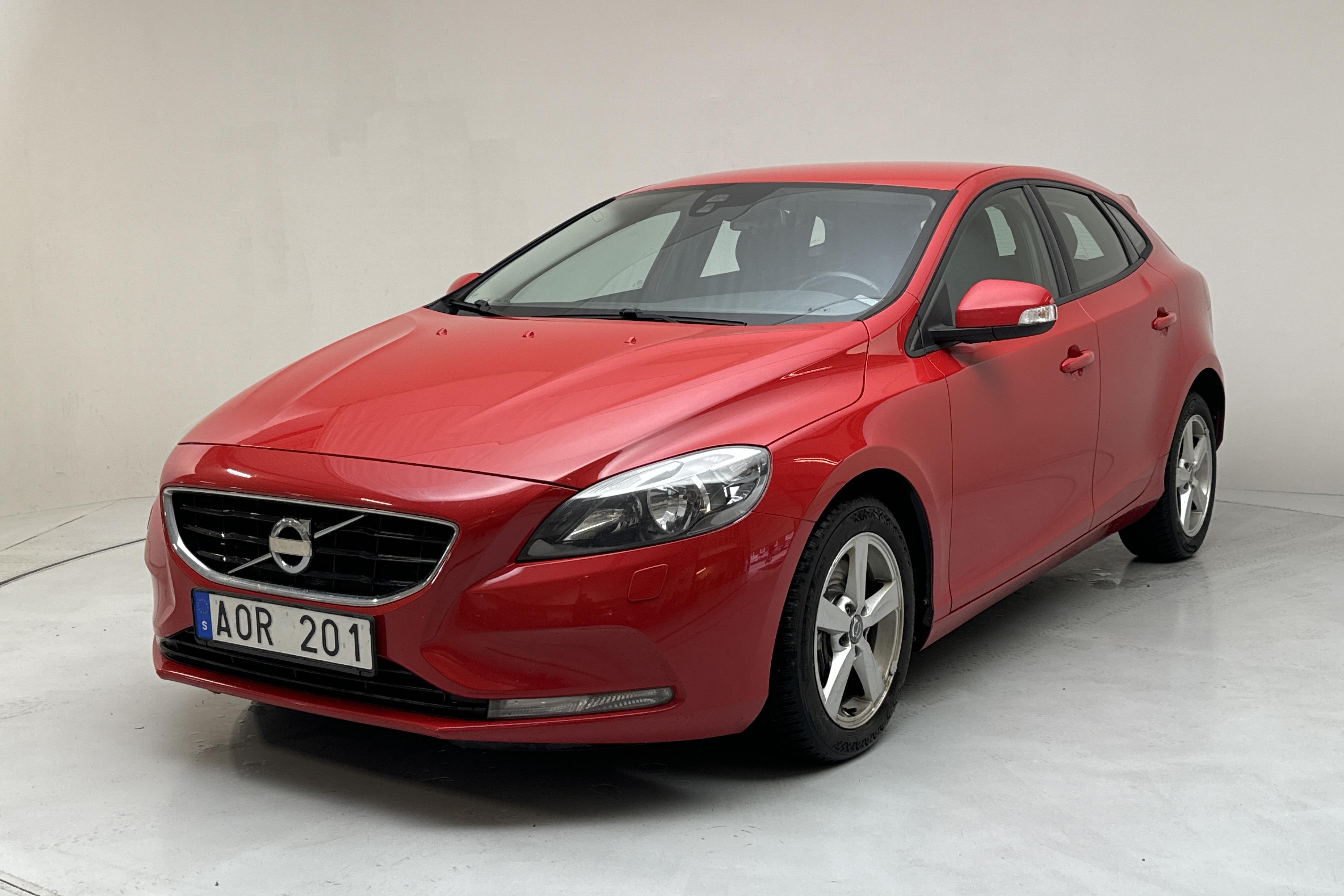 Volvo V40 D3 (150hk) - 196 410 km - Automatic - red - 2013