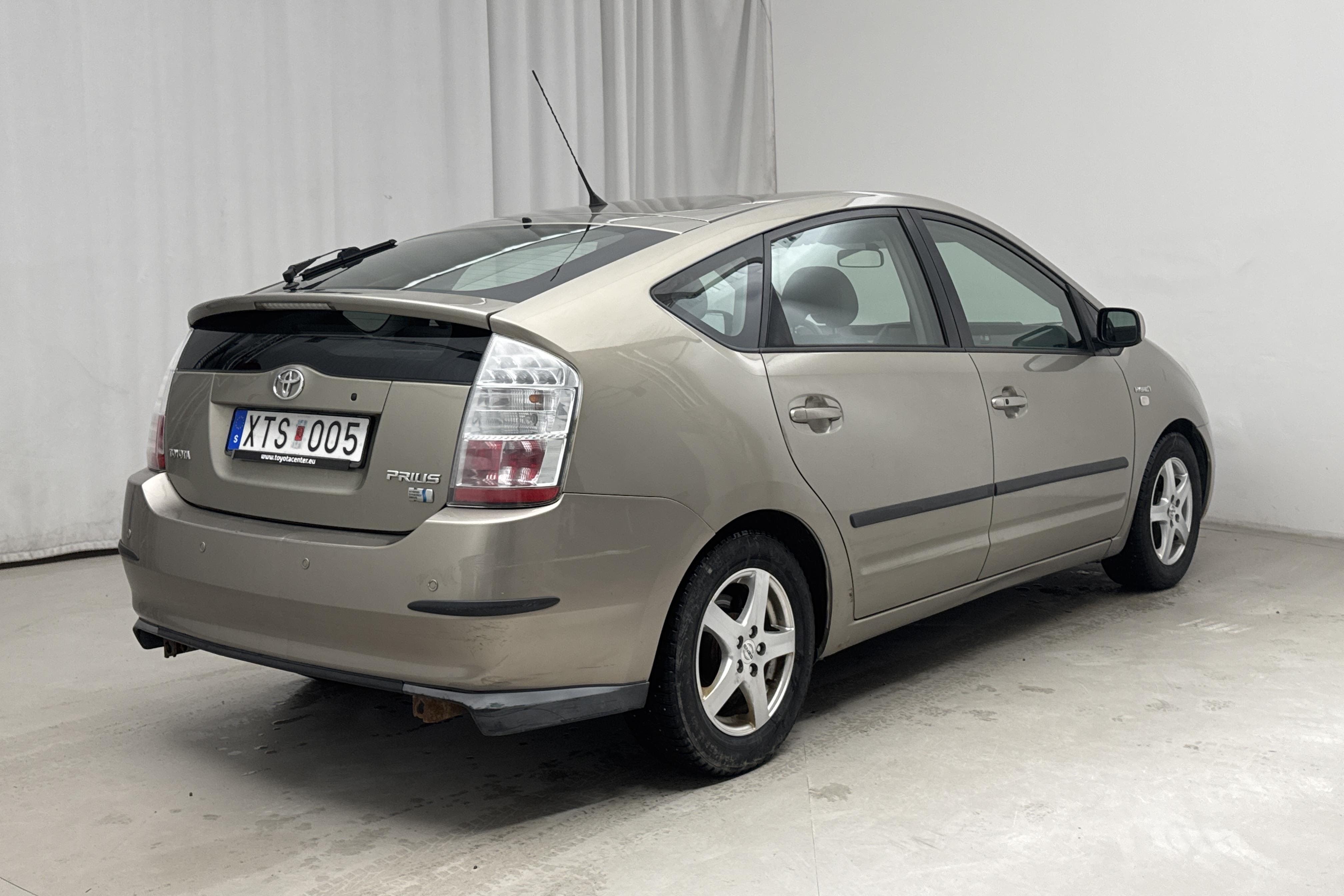 Toyota Prius 1.5 Hybrid (78hk) - 272 940 km - Automatyczna - Light Brown - 2006