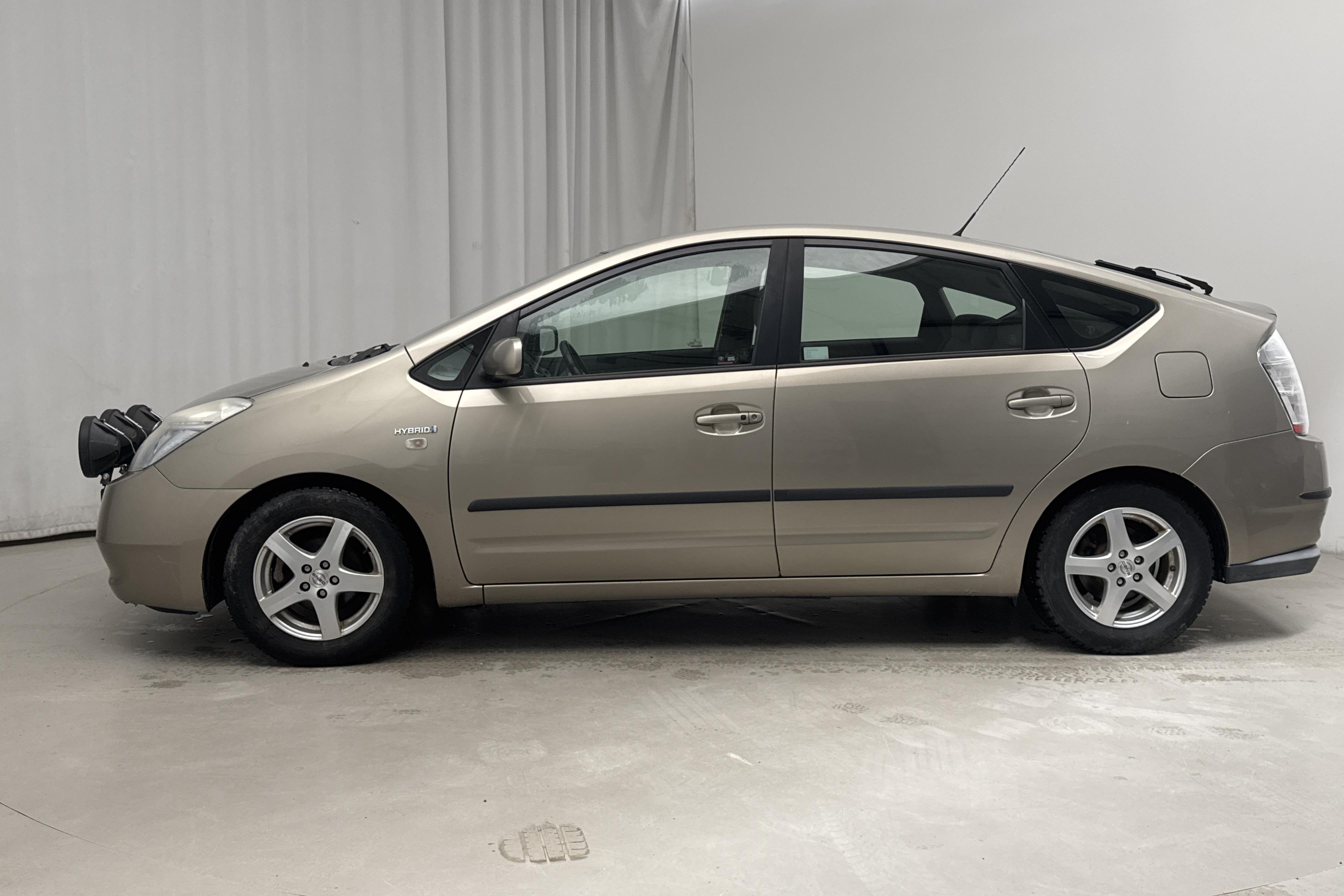 Toyota Prius 1.5 Hybrid (78hk) - 272 940 km - Automatyczna - Light Brown - 2006