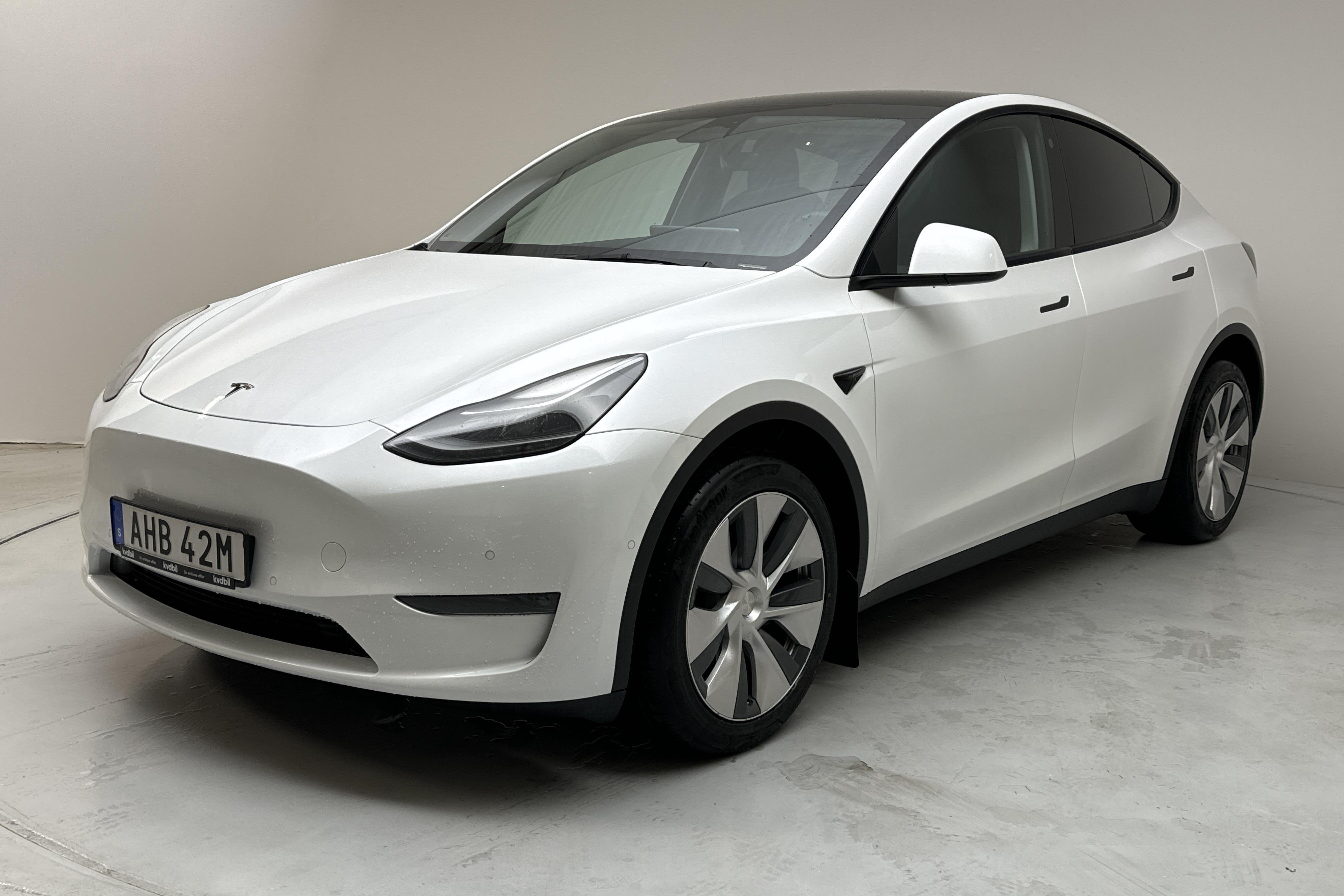 Tesla Model Y Long Range Dual Motor AWD - 8 375 mil - Automat - vit - 2021