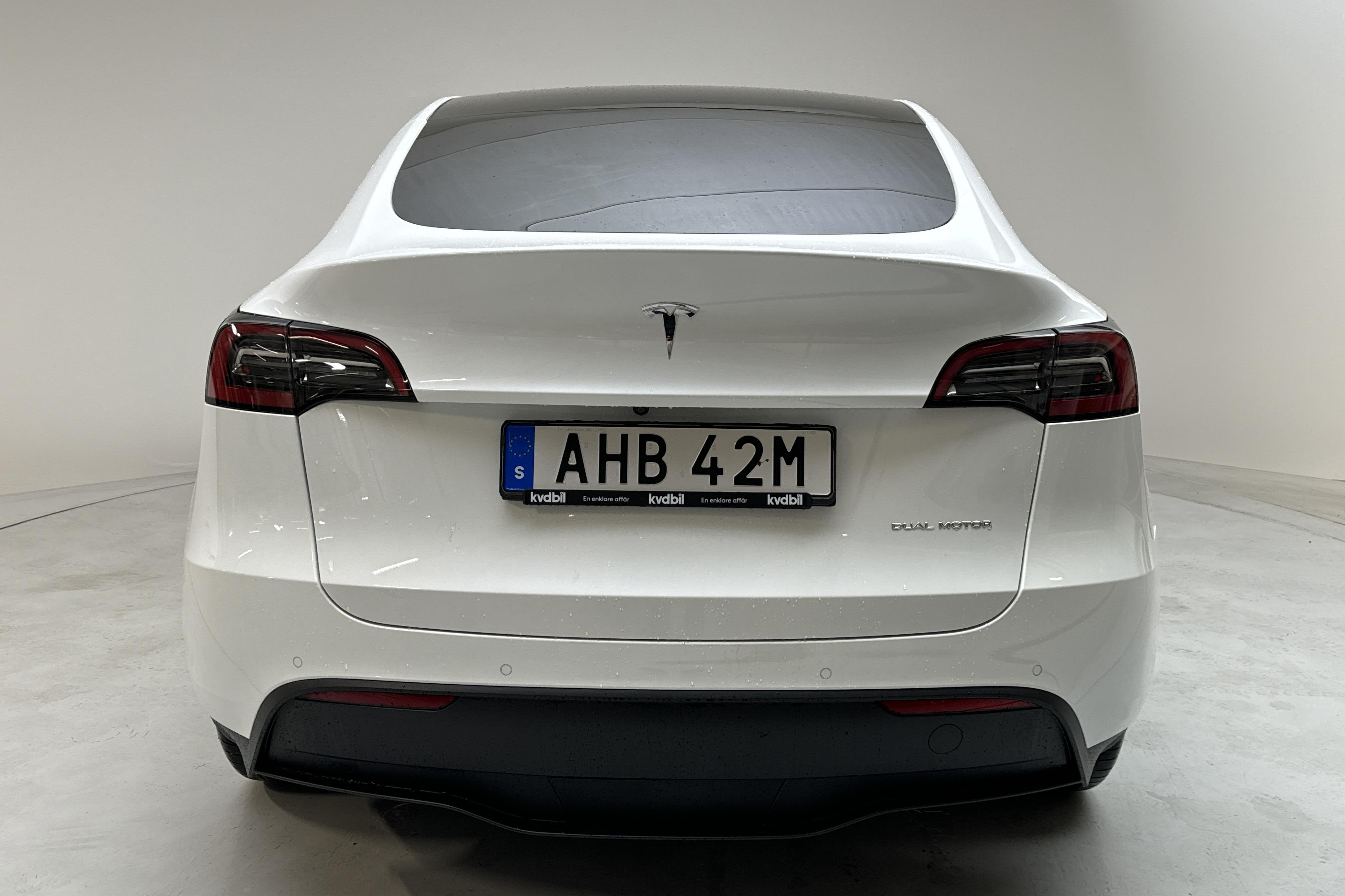 Tesla Model Y Long Range Dual Motor AWD - 8 375 mil - Automat - vit - 2021