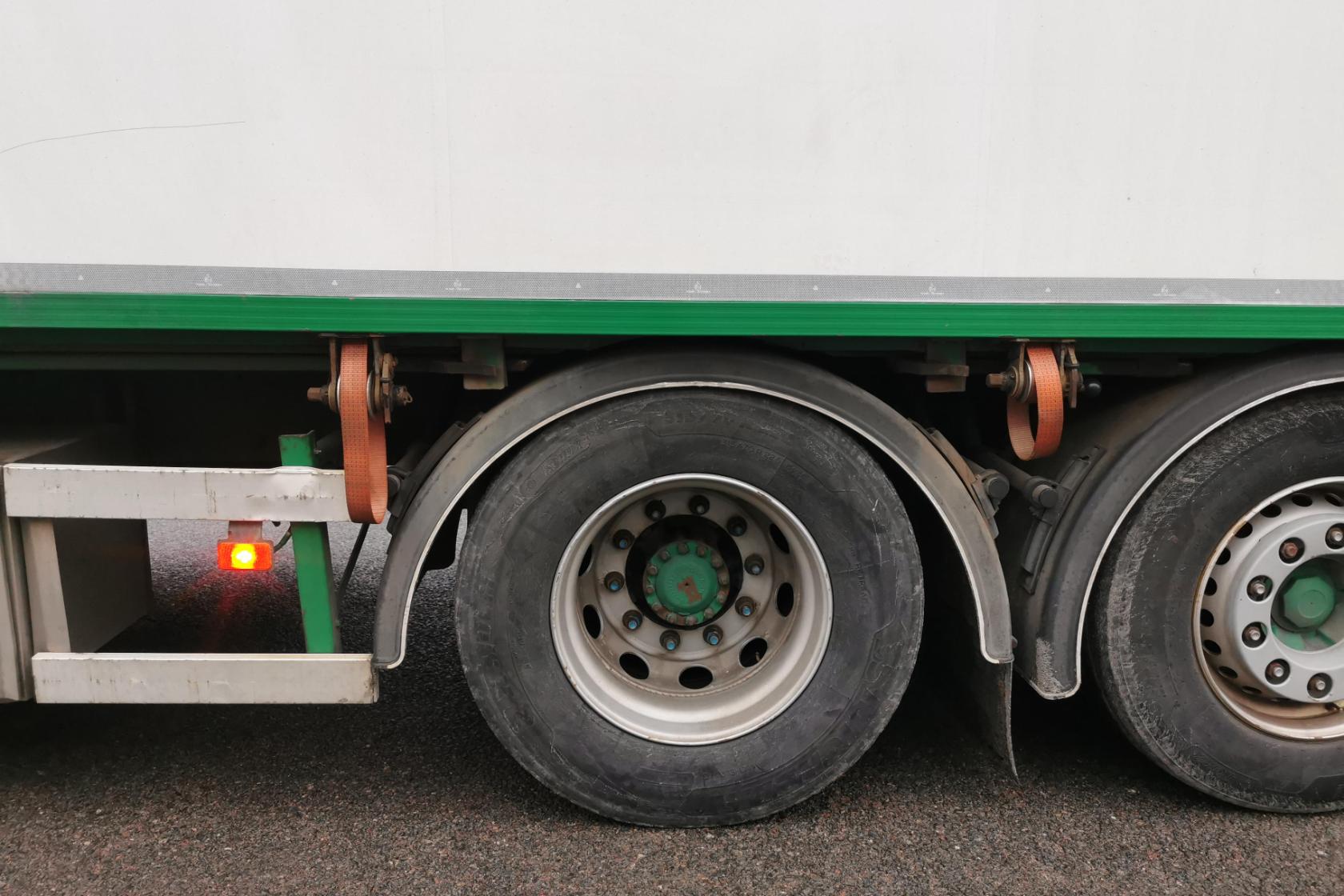 Volvo FH550 säljs med släp 7228288 - 698 644 km - Automatic - 2018