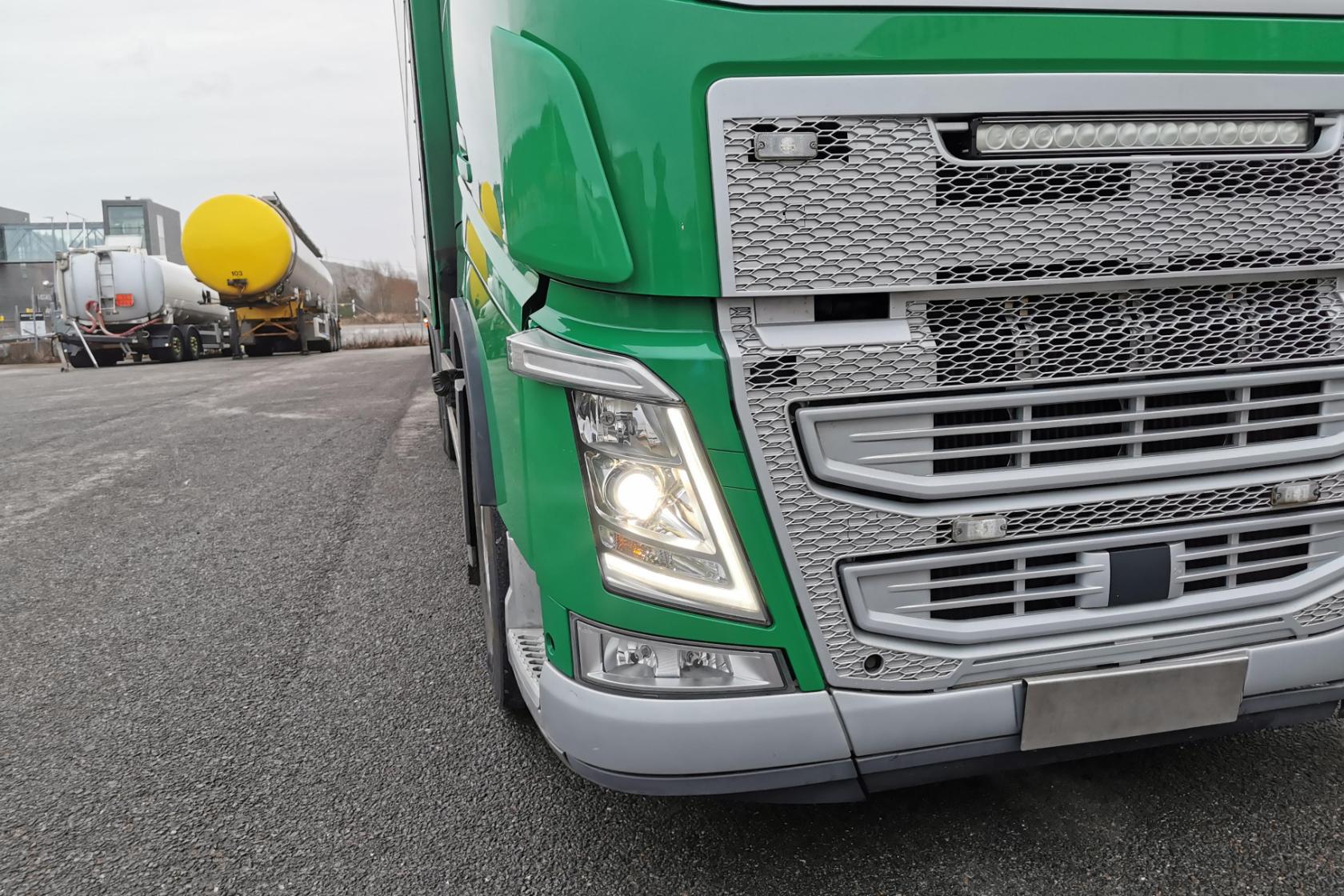 Volvo FH550 säljs med släp 7228288 - 698 644 km - Automatic - 2018