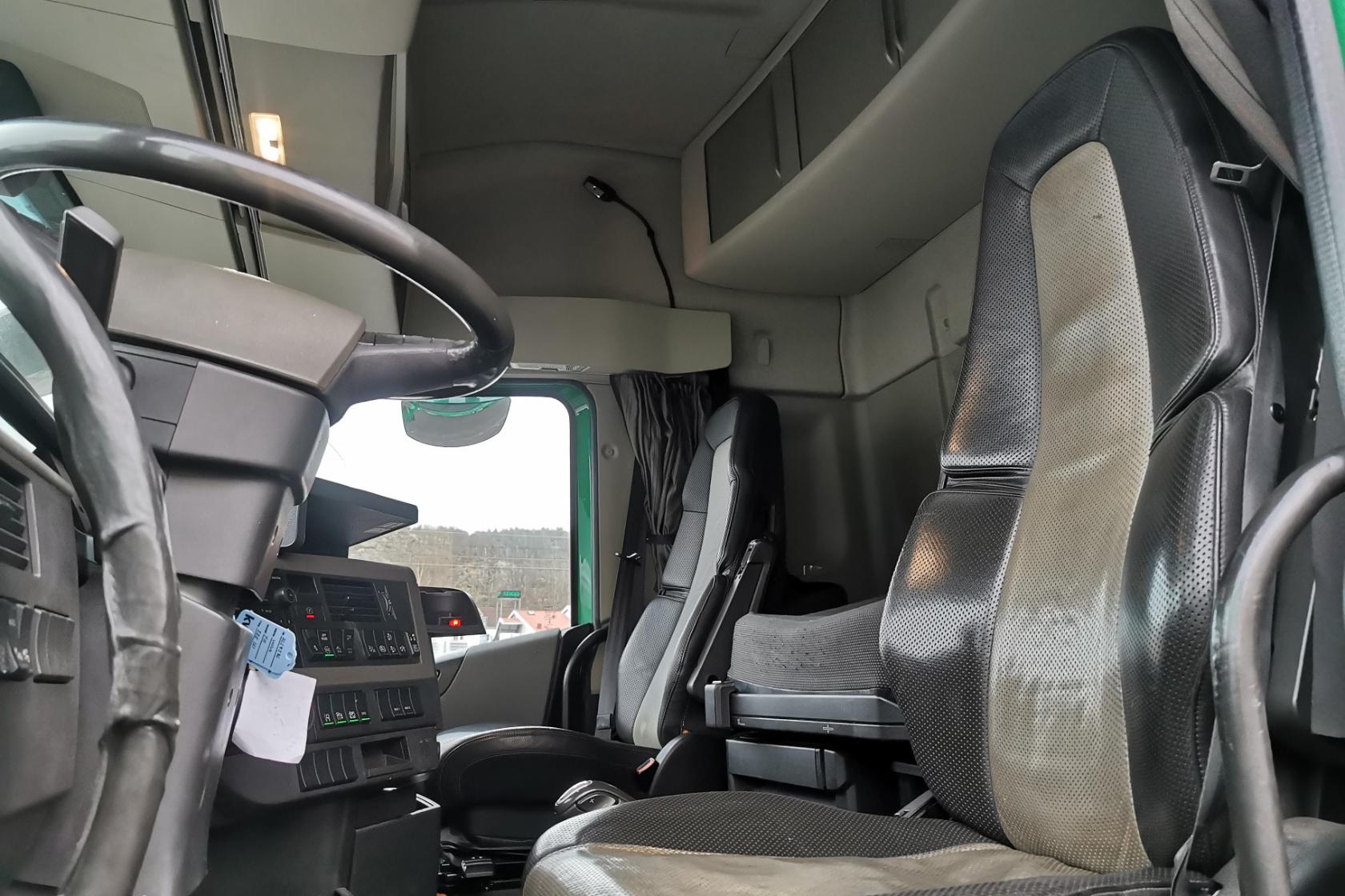 Volvo FH550 säljs med släp 7228288 - 698 644 km - Automatic - 2018