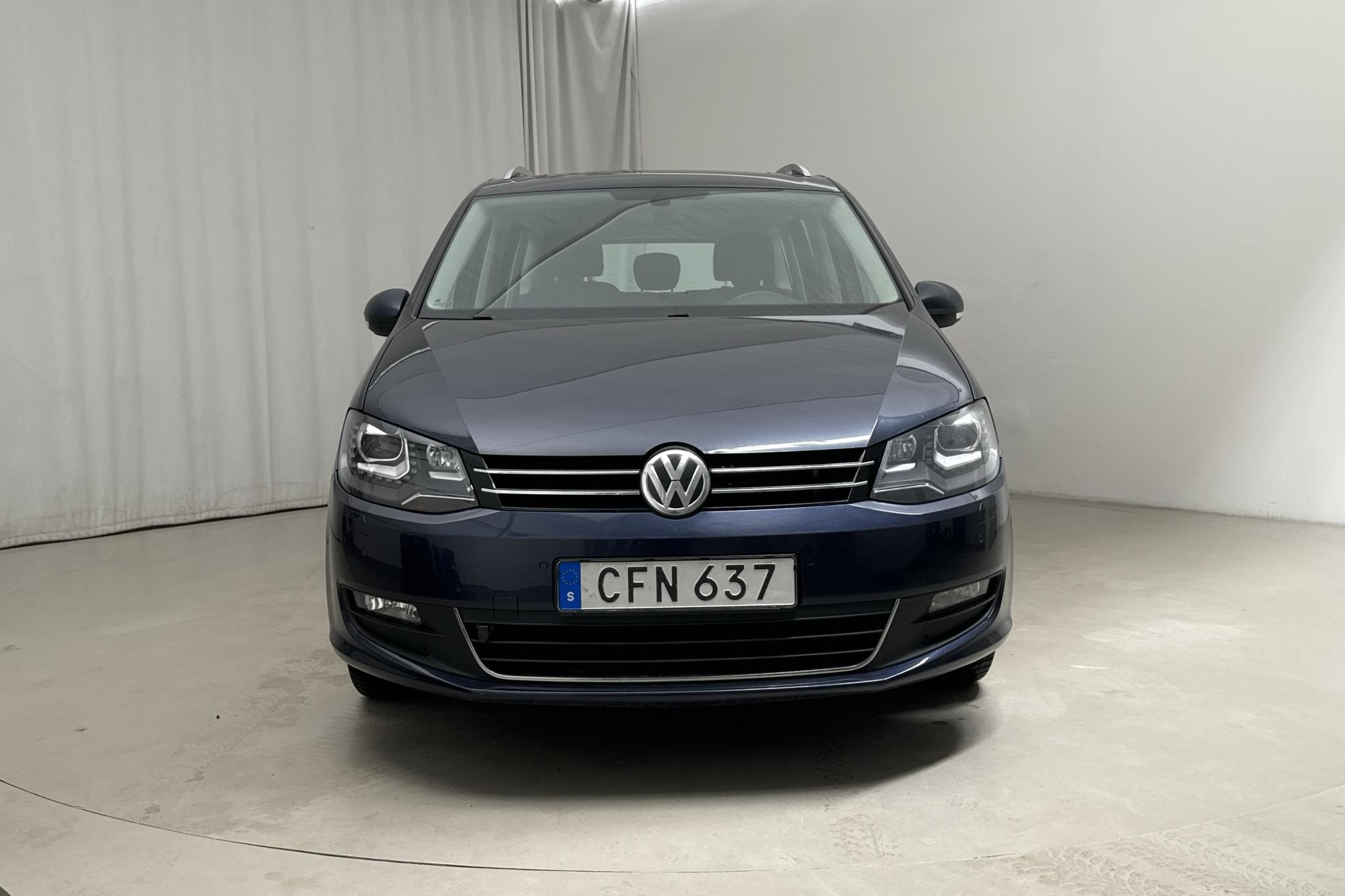 VW Sharan 2.0 TDI (150hk) - 27 511 mil - Manuell - Dark Blue - 2016