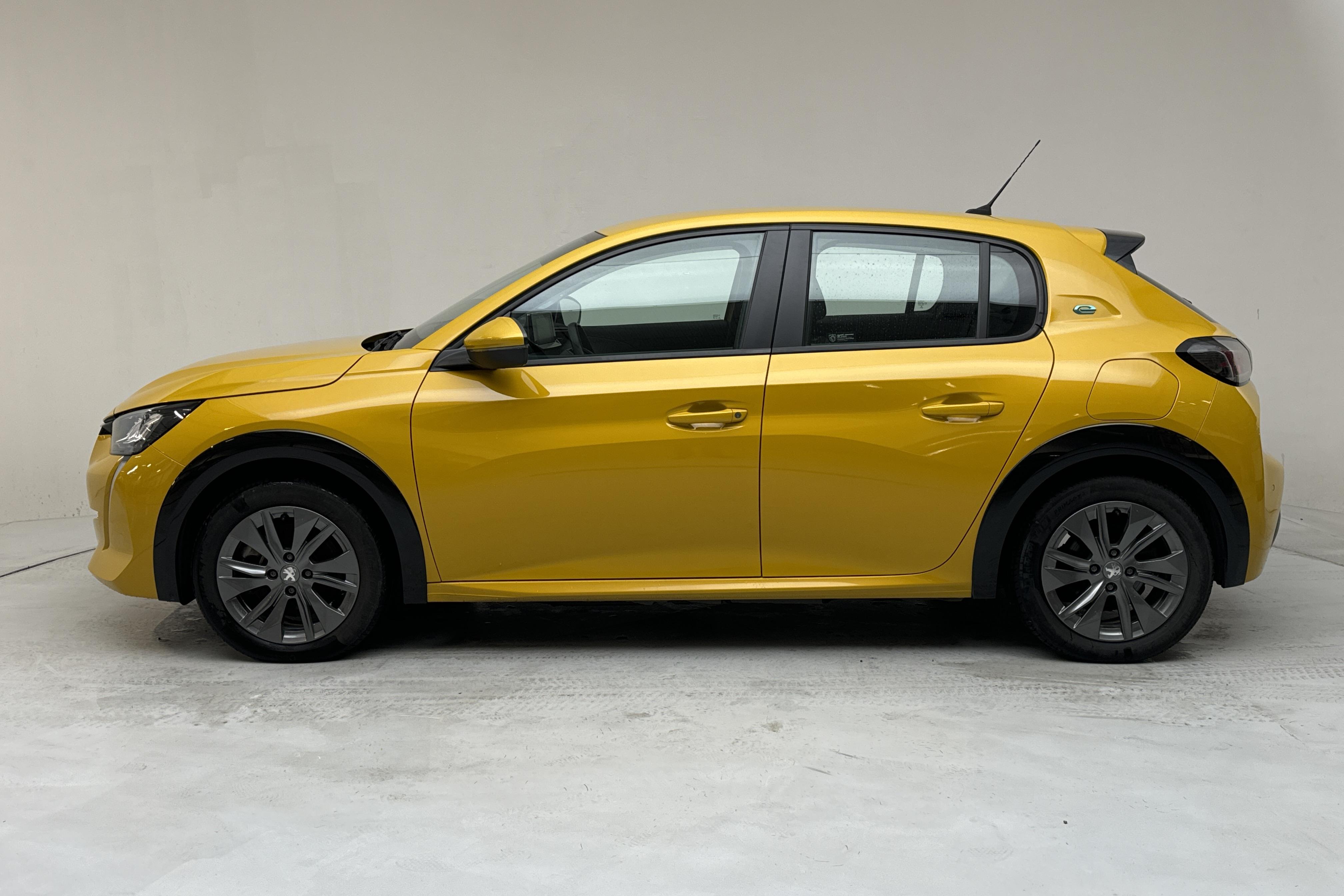 Peugeot e-208 50 kWh 5dr (136hk) - 43 810 km - Automatic - yellow - 2021