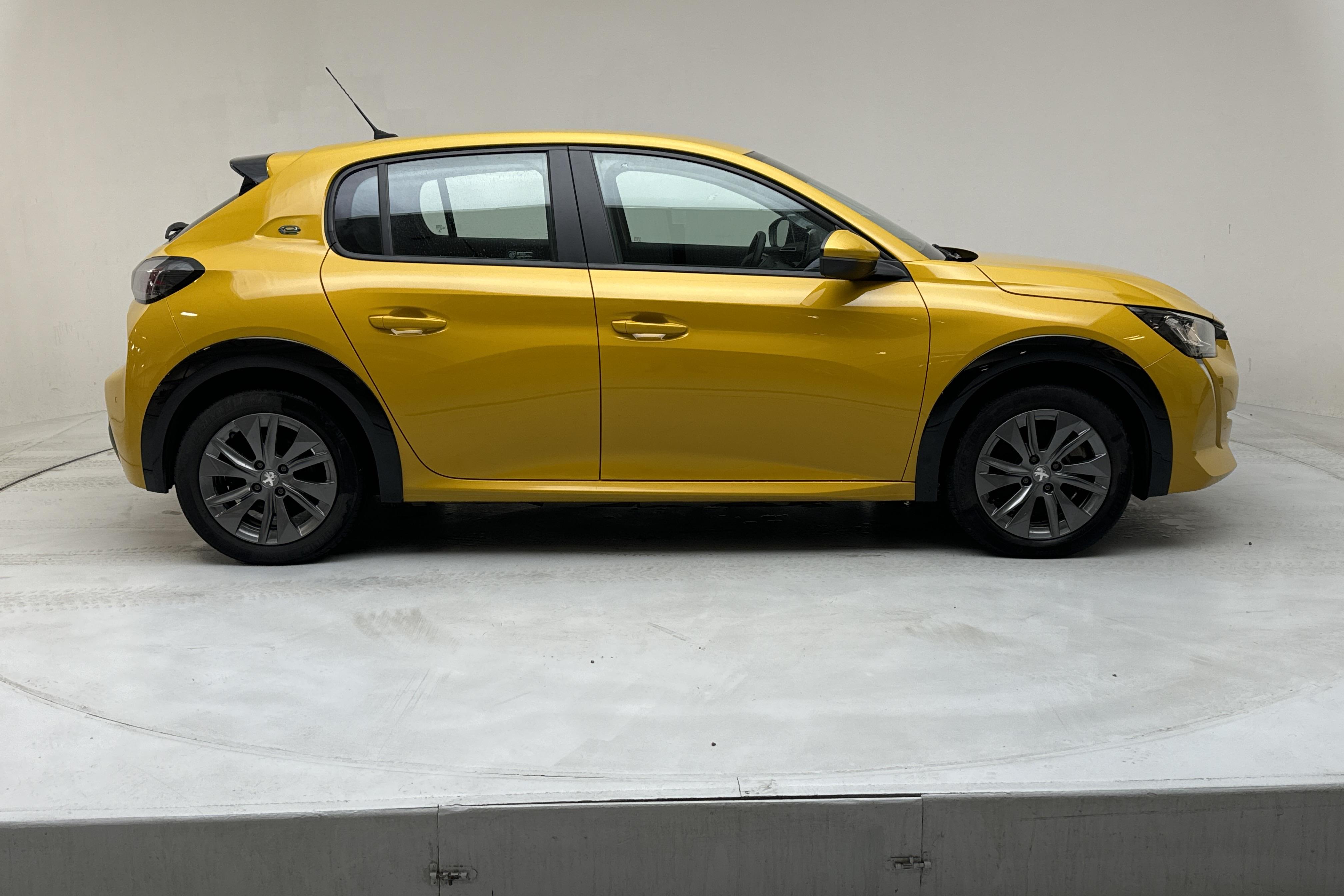 Peugeot e-208 50 kWh 5dr (136hk) - 43 810 km - Automatic - yellow - 2021