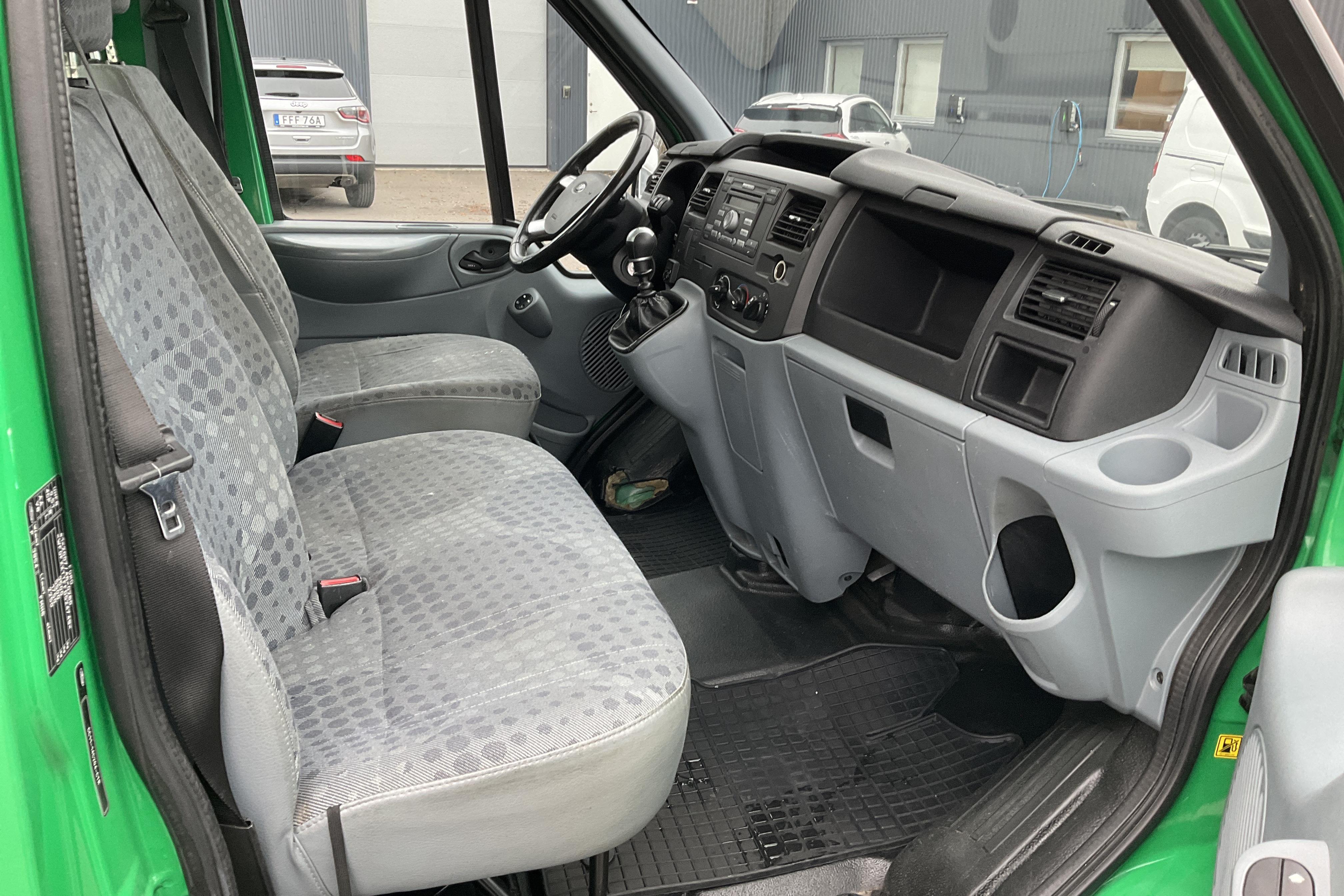 Ford Transit 350 2.2 TDCi Pickup (140hk) - 227 150 km - Manual - green - 2014