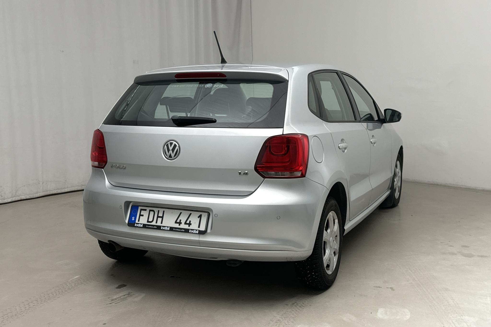 VW Polo 1.4 5dr (85hk) - 179 670 km - Automatyczna - srebro - 2011