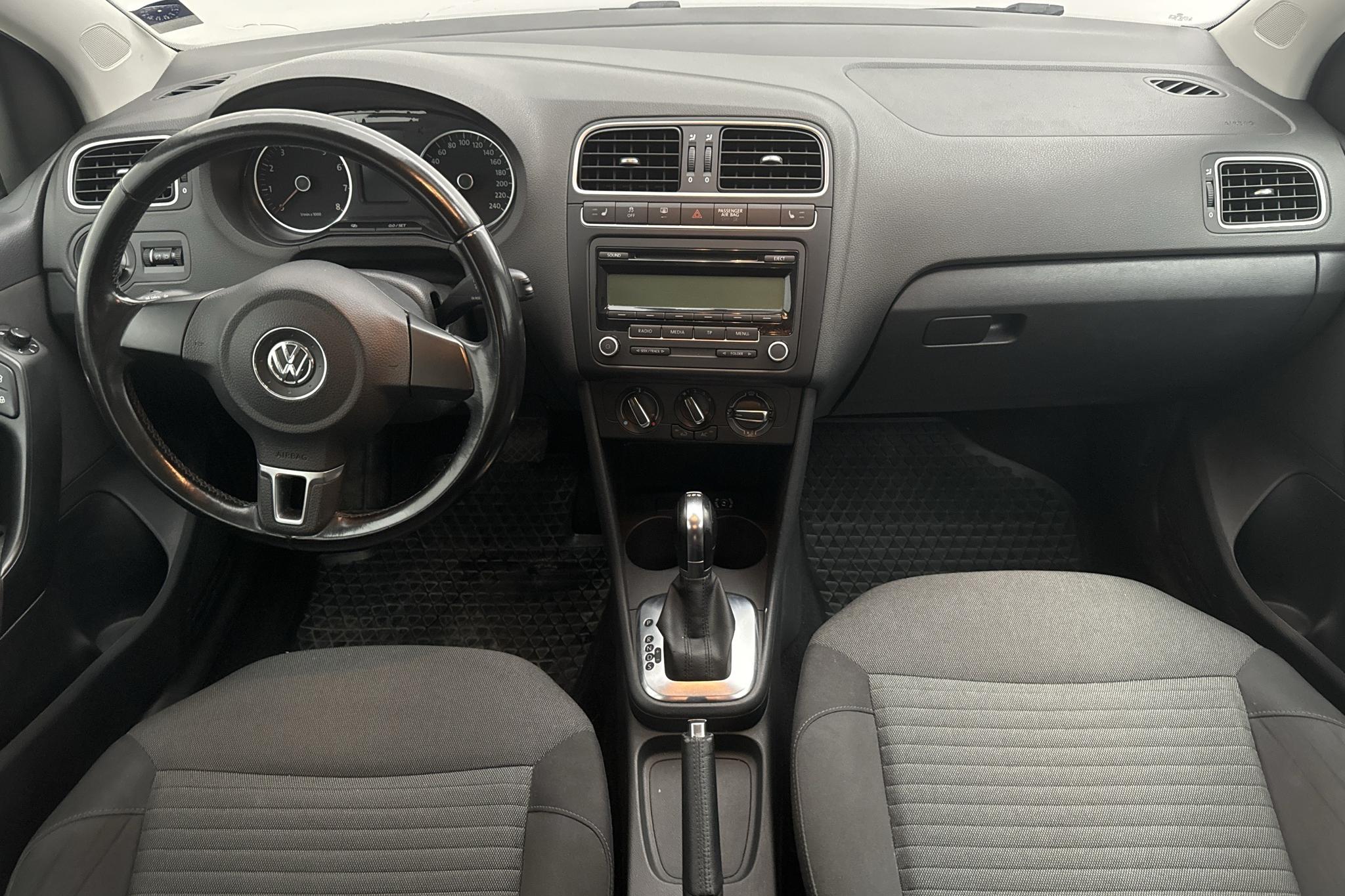 VW Polo 1.4 5dr (85hk) - 179 670 km - Automatyczna - srebro - 2011