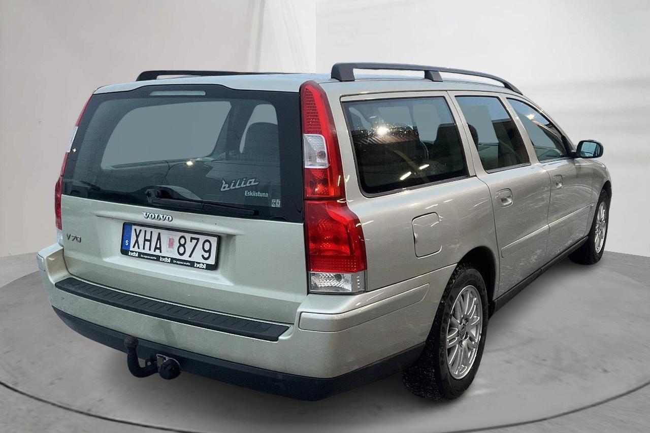 Volvo V70 2.4 (140hk) - 17 589 mil - Manuell - Light Brown - 2006