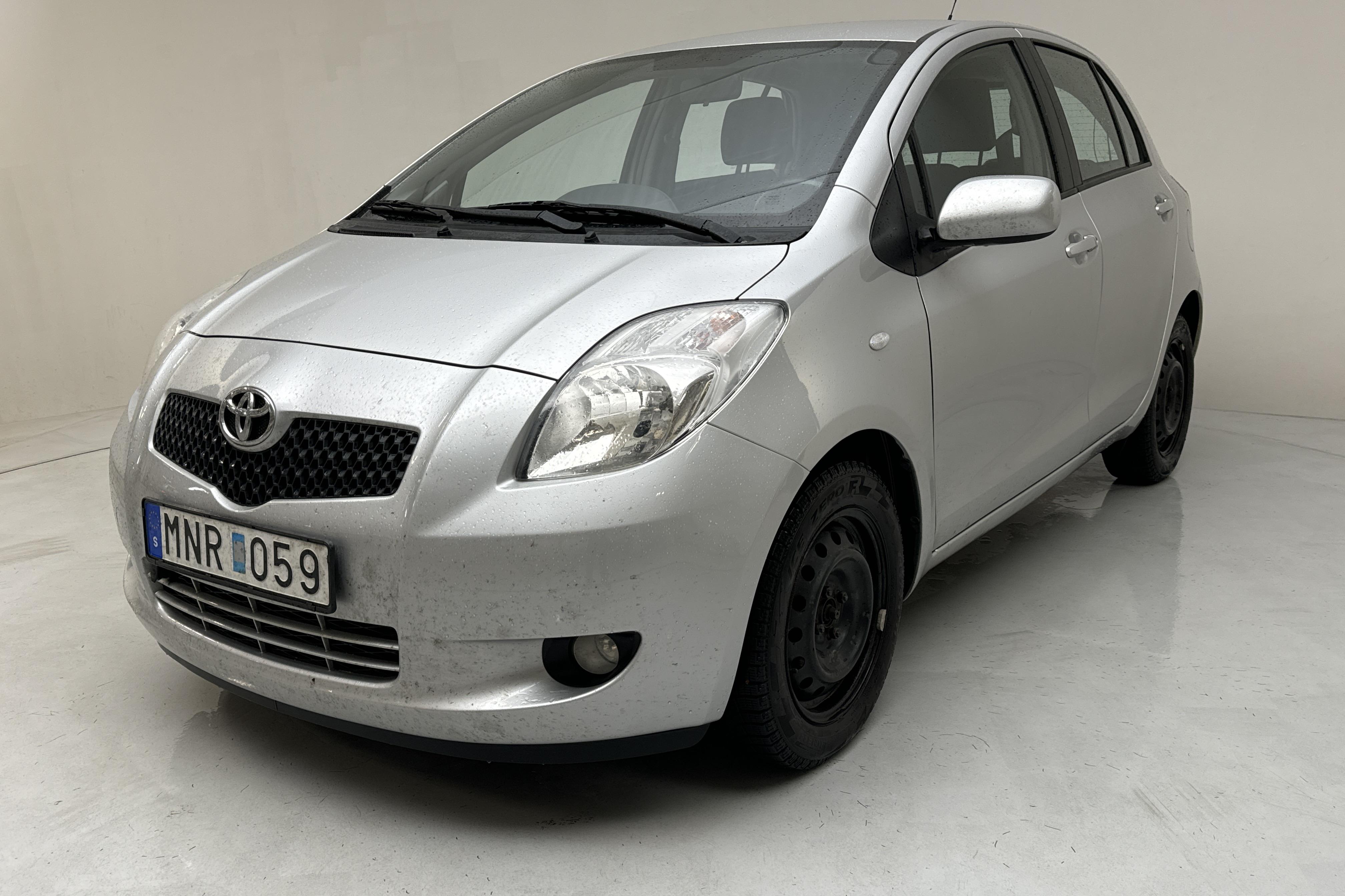 Toyota Yaris 1.3 5dr (87hk) - 9 967 mil - Manuell - silver - 2008