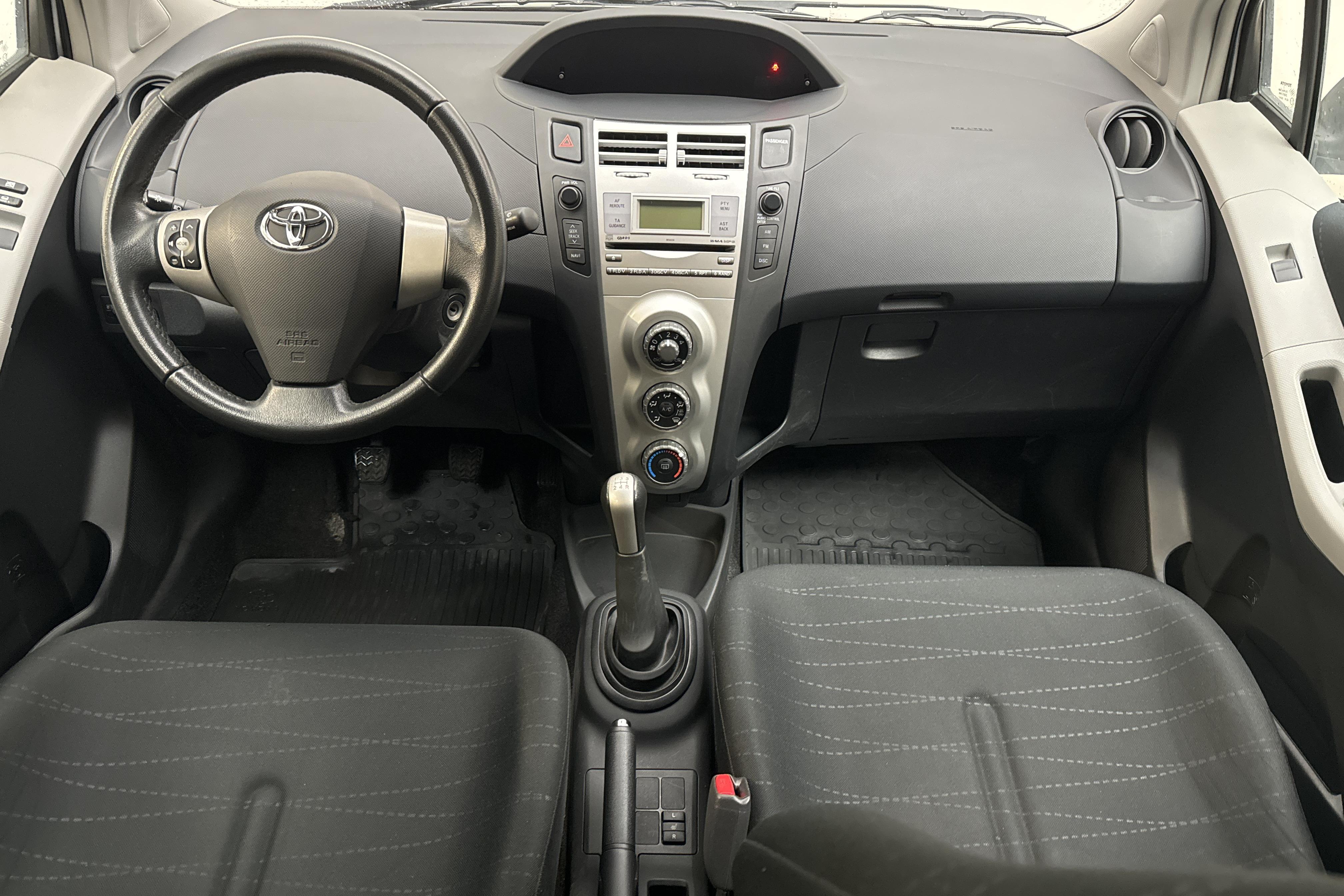 Toyota Yaris 1.3 5dr (87hk) - 9 967 mil - Manuell - silver - 2008