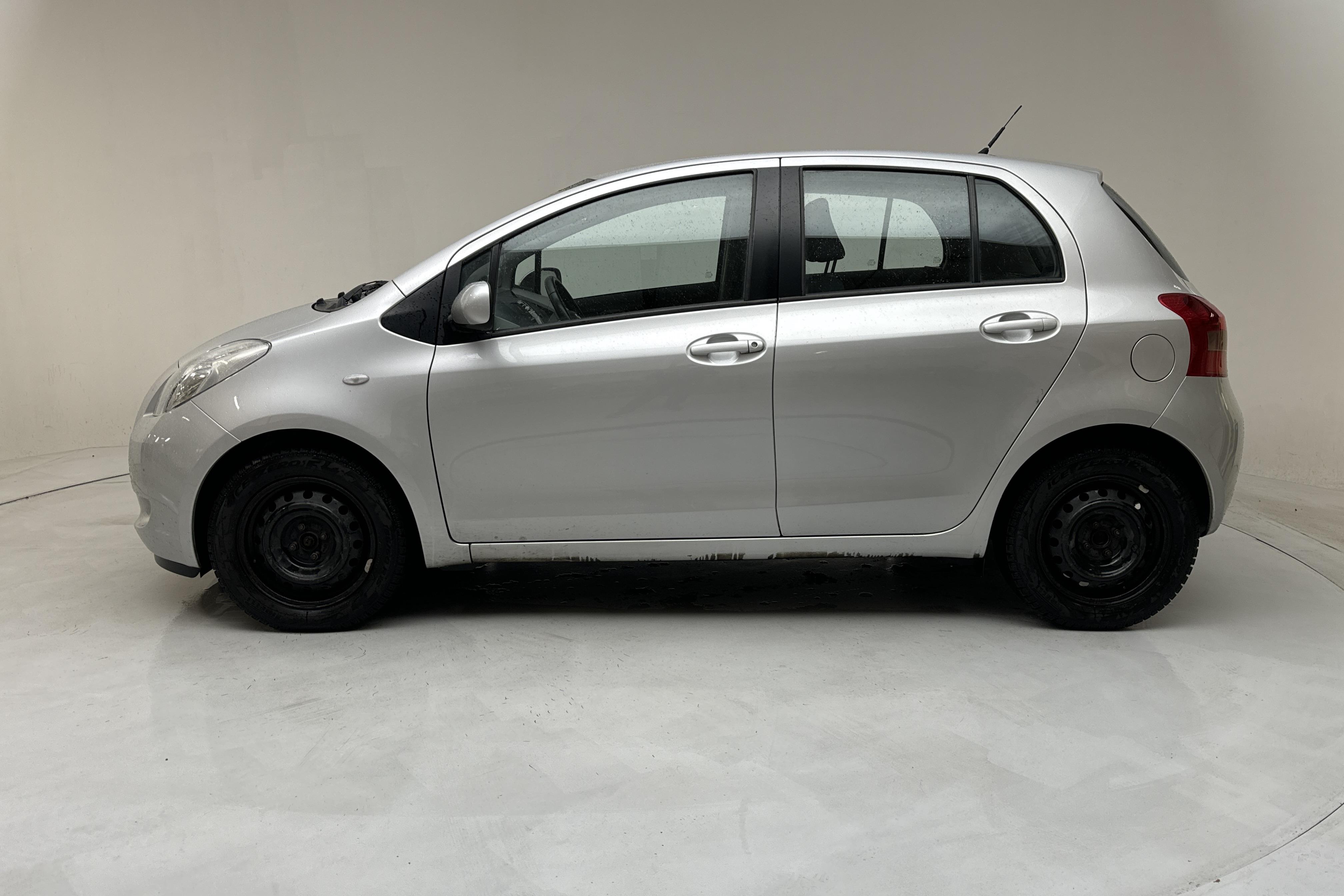 Toyota Yaris 1.3 5dr (87hk) - 9 967 mil - Manuell - silver - 2008