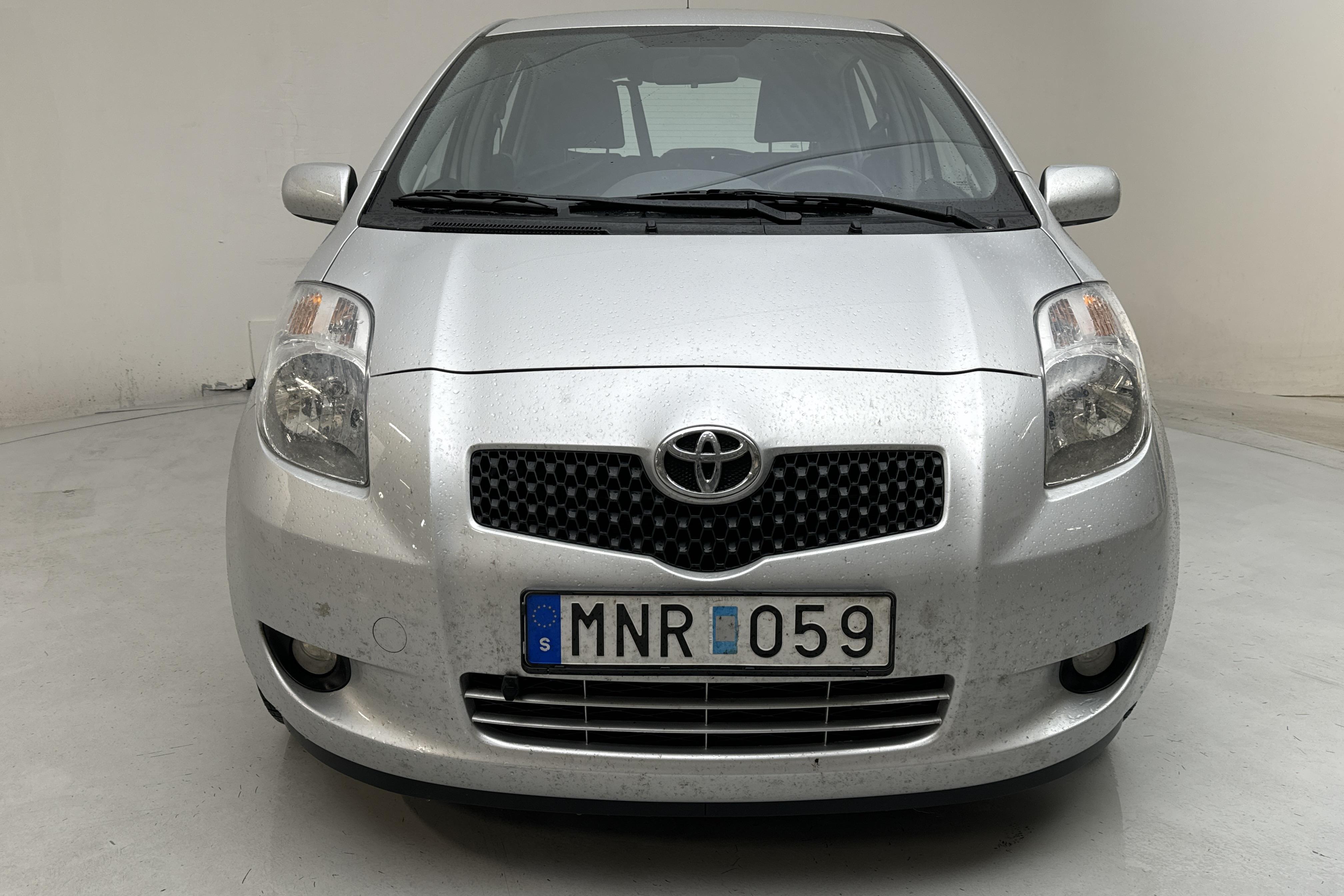 Toyota Yaris 1.3 5dr (87hk) - 9 967 mil - Manuell - silver - 2008