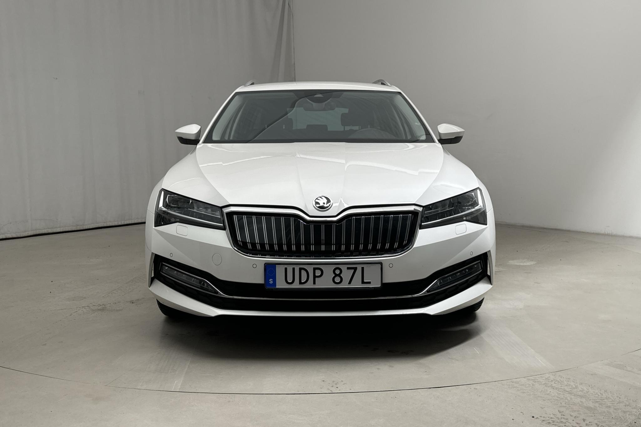 Skoda Superb 1.4 TSI PHEV Kombi (218hk) - 68 800 km - Automatic - white - 2020