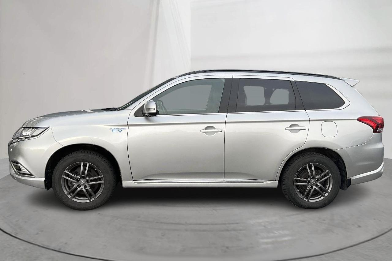 Mitsubishi Outlander 2.4 Plug-in Hybrid 4WD (136hk) - 12 333 mil - Automat - silver - 2020