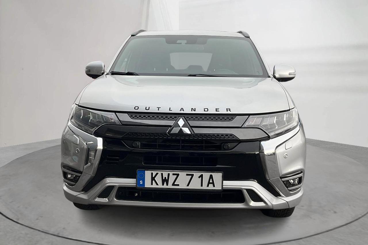 Mitsubishi Outlander 2.4 Plug-in Hybrid 4WD (136hk) - 12 333 mil - Automat - silver - 2020