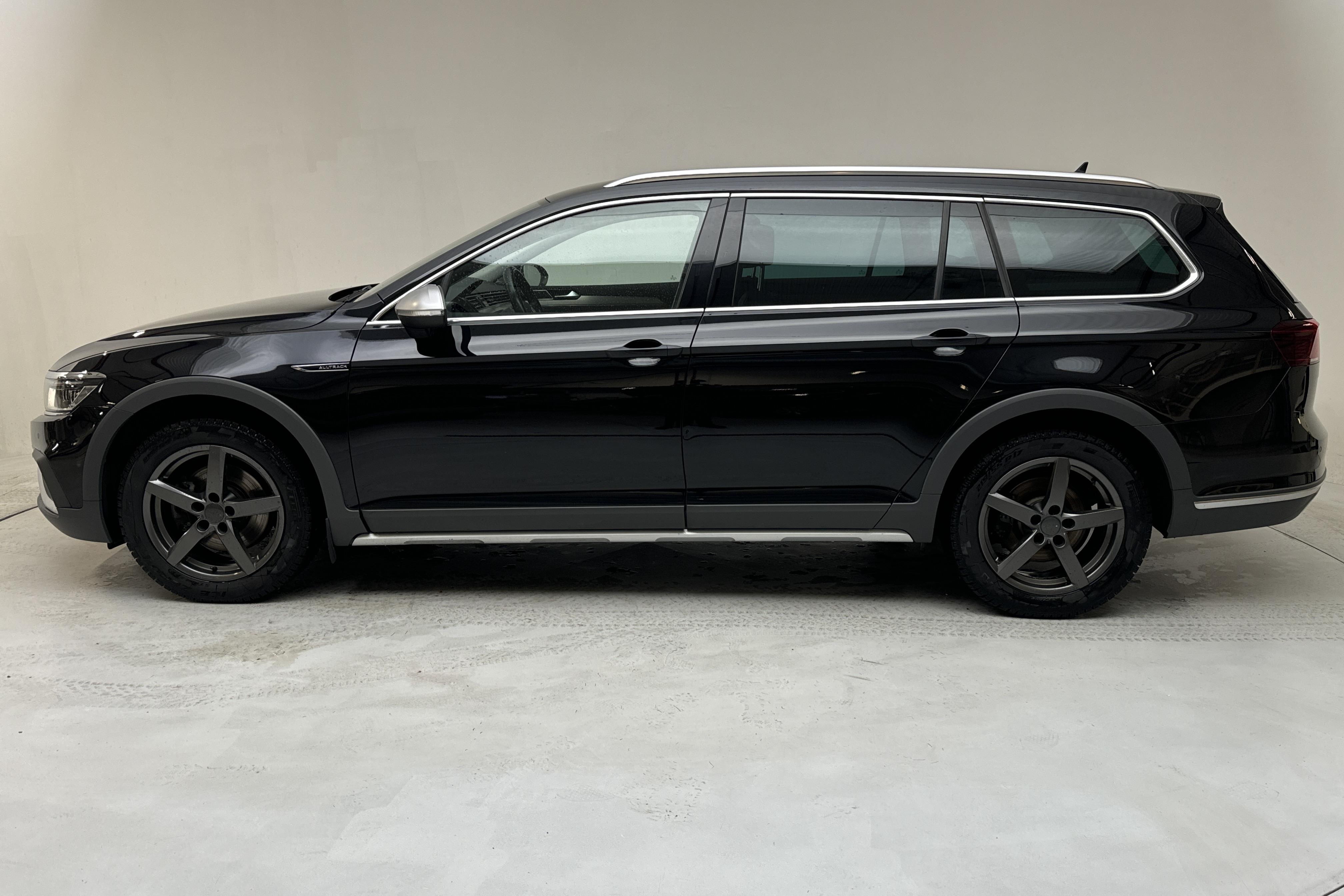 VW Passat Alltrack 2.0 TDI Sportscombi 4Motion (200hk) - 12 771 mil - Automat - svart - 2022