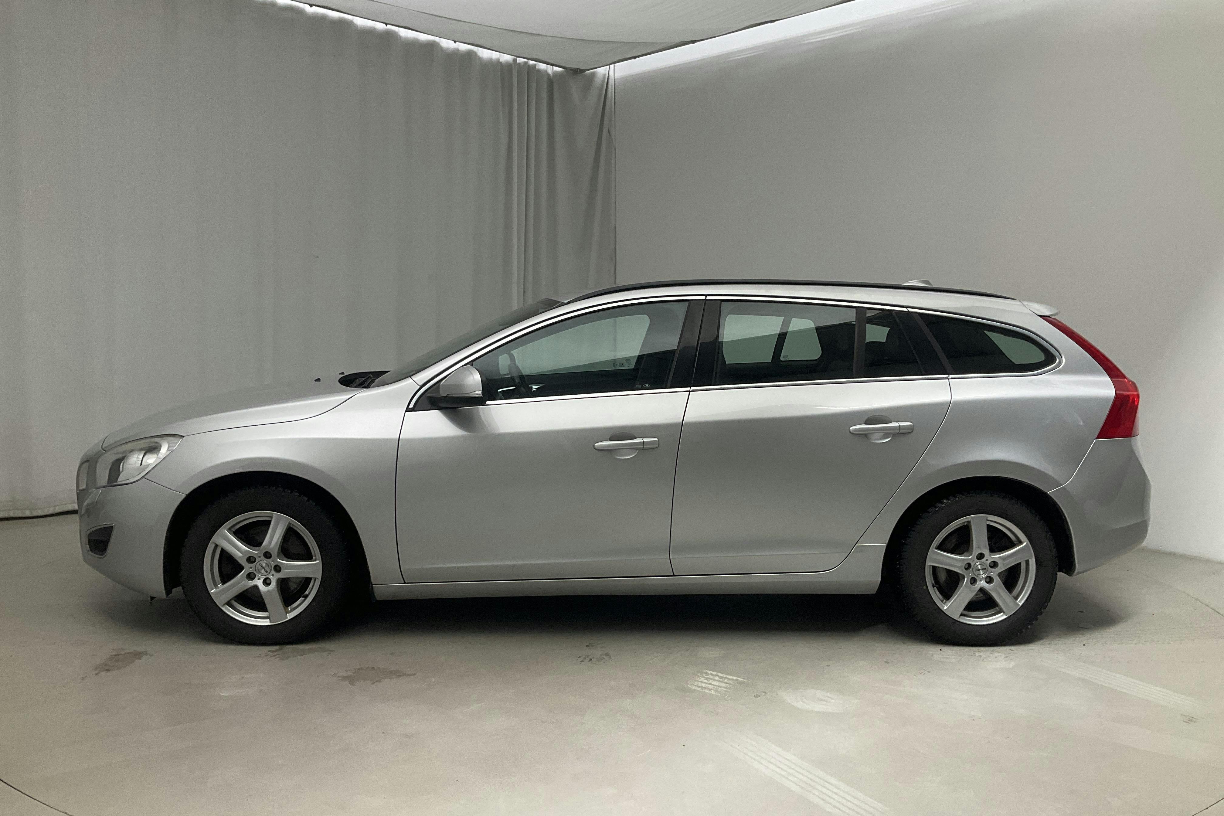 Volvo V60 D4 (163hk) - 15 949 mil - Manuell - Light Grey - 2013