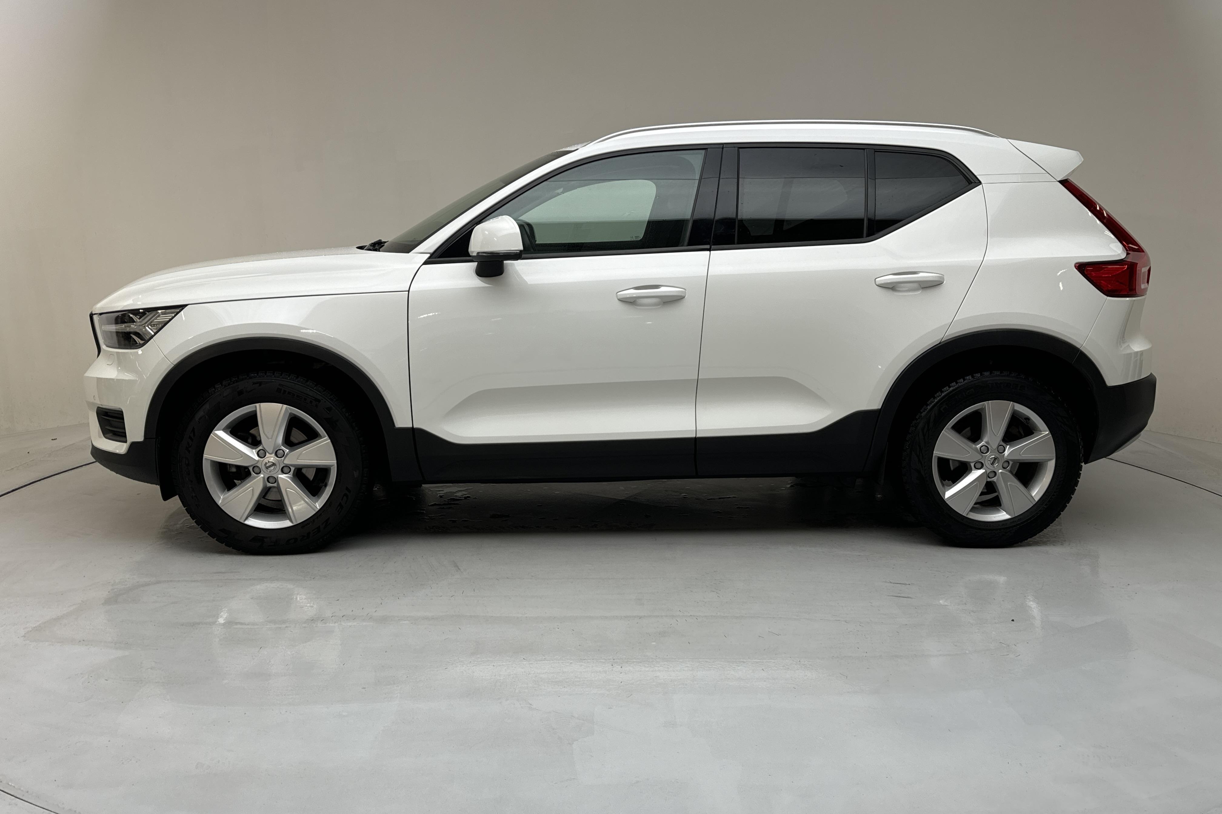 Volvo XC40 D3 2WD (150hk) - 19 941 mil - Automat - vit - 2020