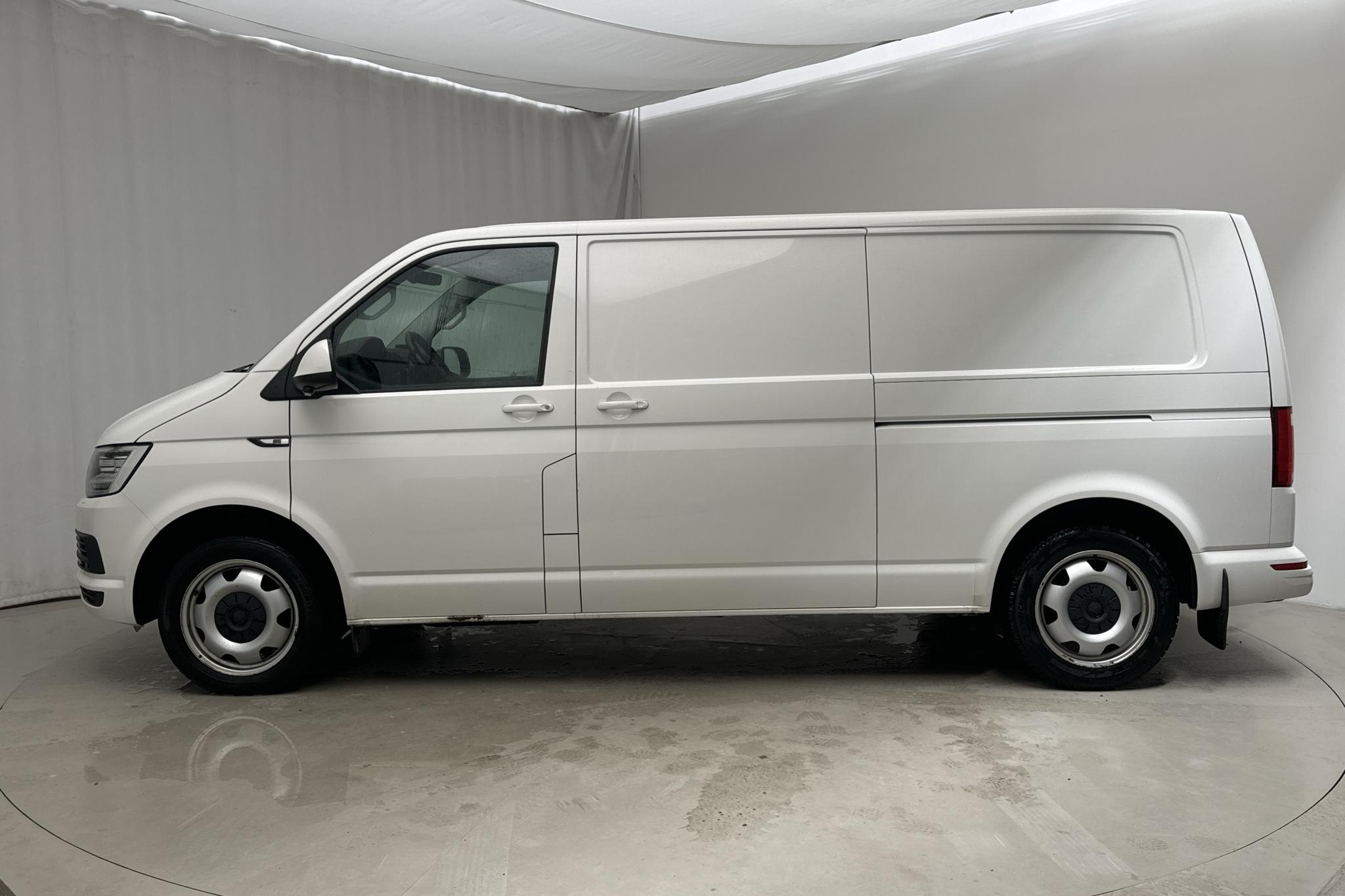 VW Transporter T6 2.0 TDI BMT Skåp (150hk) - 13 366 mil - Automat - vit - 2019