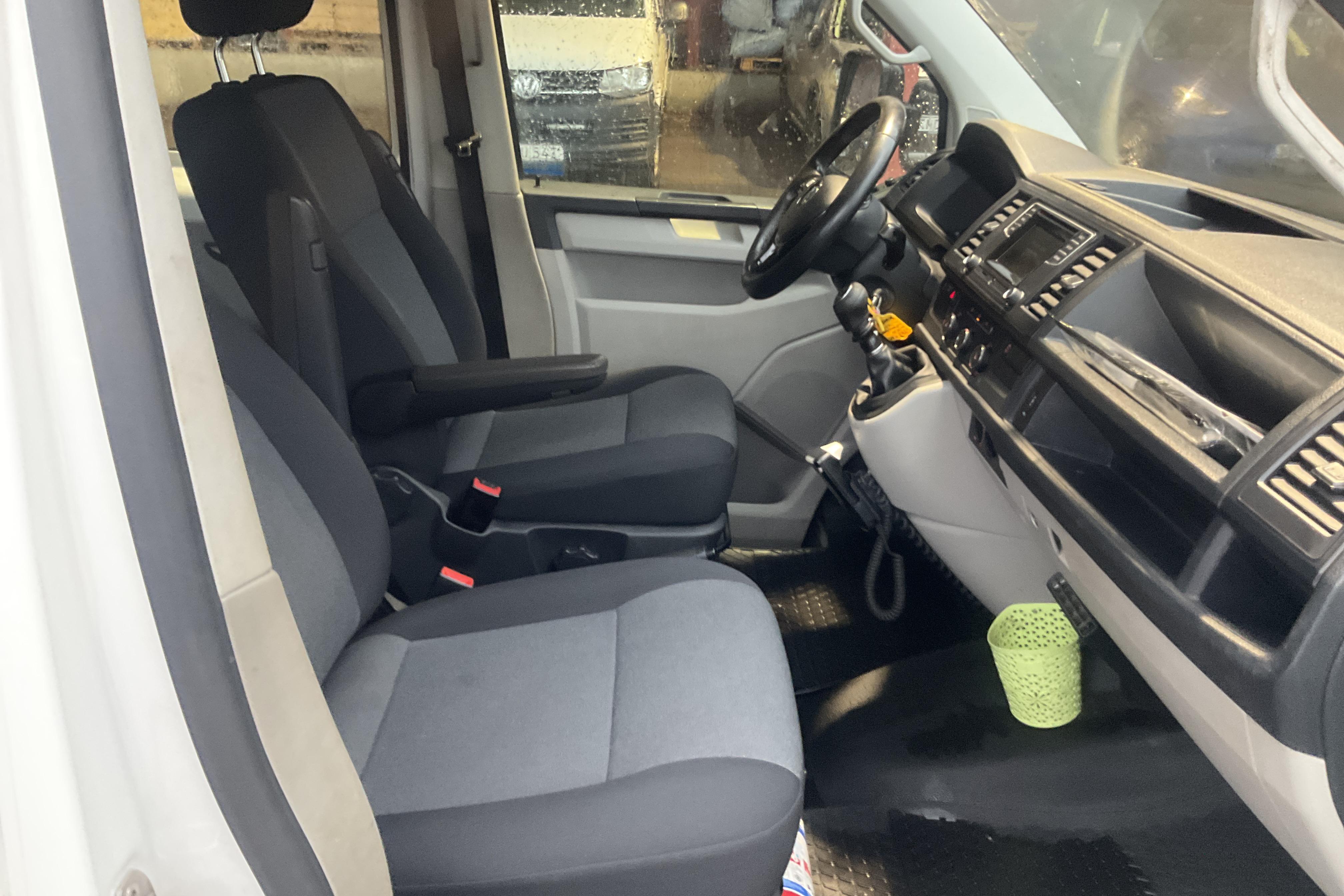 VW Transporter T6 2.0 TDI BMT 4MOTION (150hk) - 141 640 km - Manualna - biały - 2018