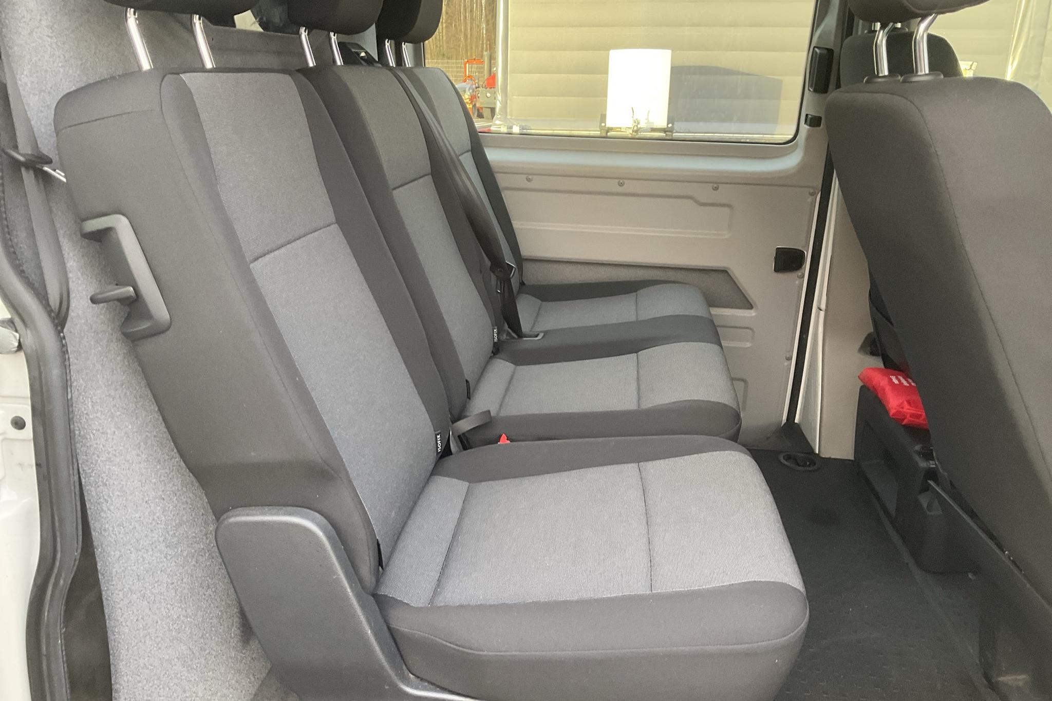 VW Transporter Kombi 2.0 TDI BMT  4MOTION (150hk) - 144 060 km - Manualna - biały - 2019