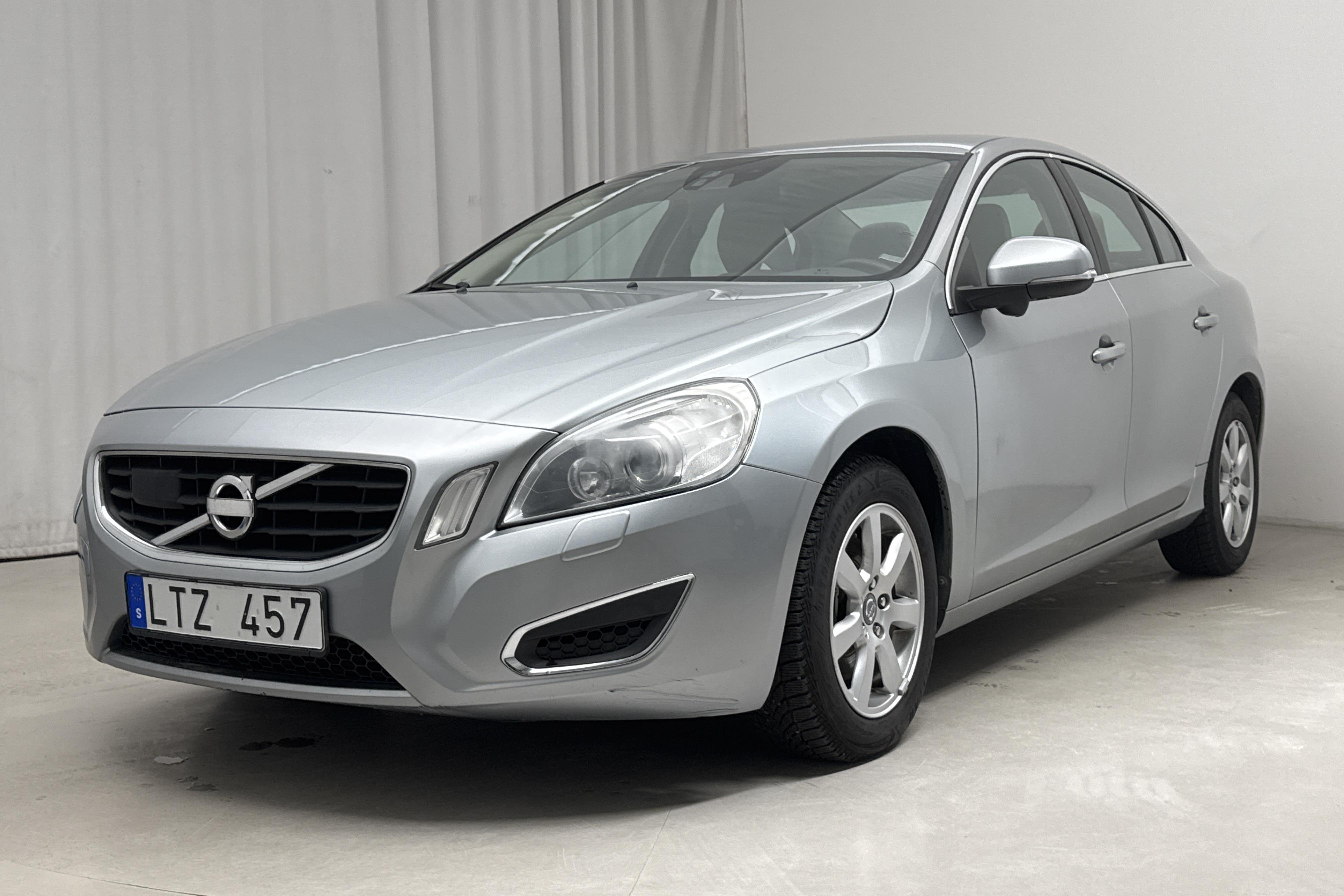 Volvo S60 1.6D DRIVe (115hk) - 224 010 km - Automaatne - hõbe - 2012