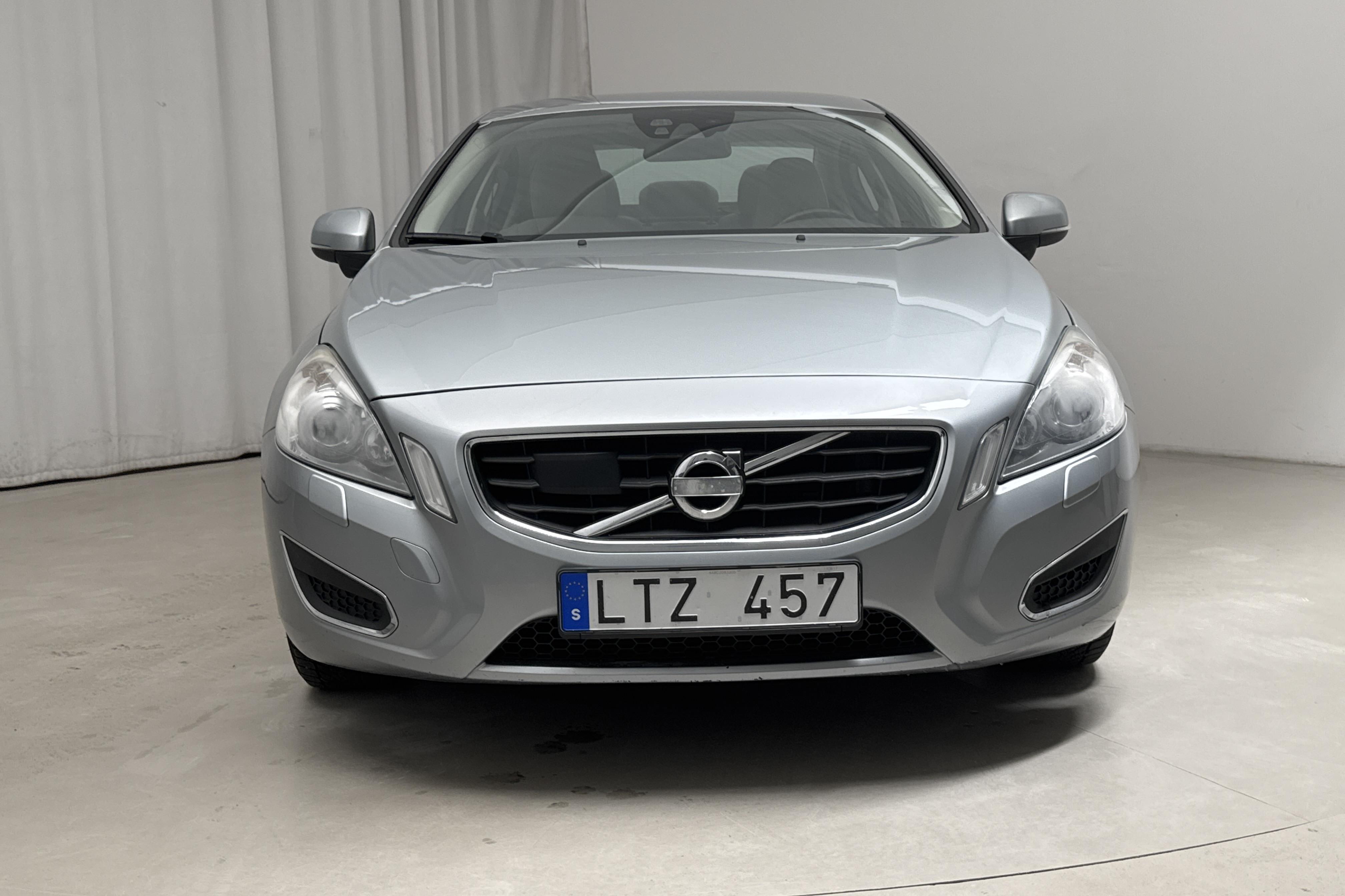 Volvo S60 1.6D DRIVe (115hk) - 224 010 km - Automaatne - hõbe - 2012