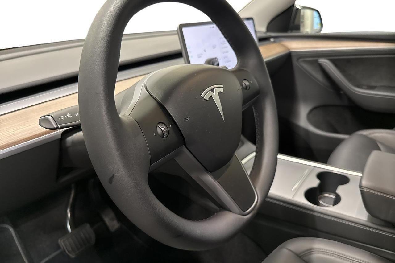 Tesla Model Y Long Range Dual Motor AWD - 9 750 km - Automatic - black - 2024