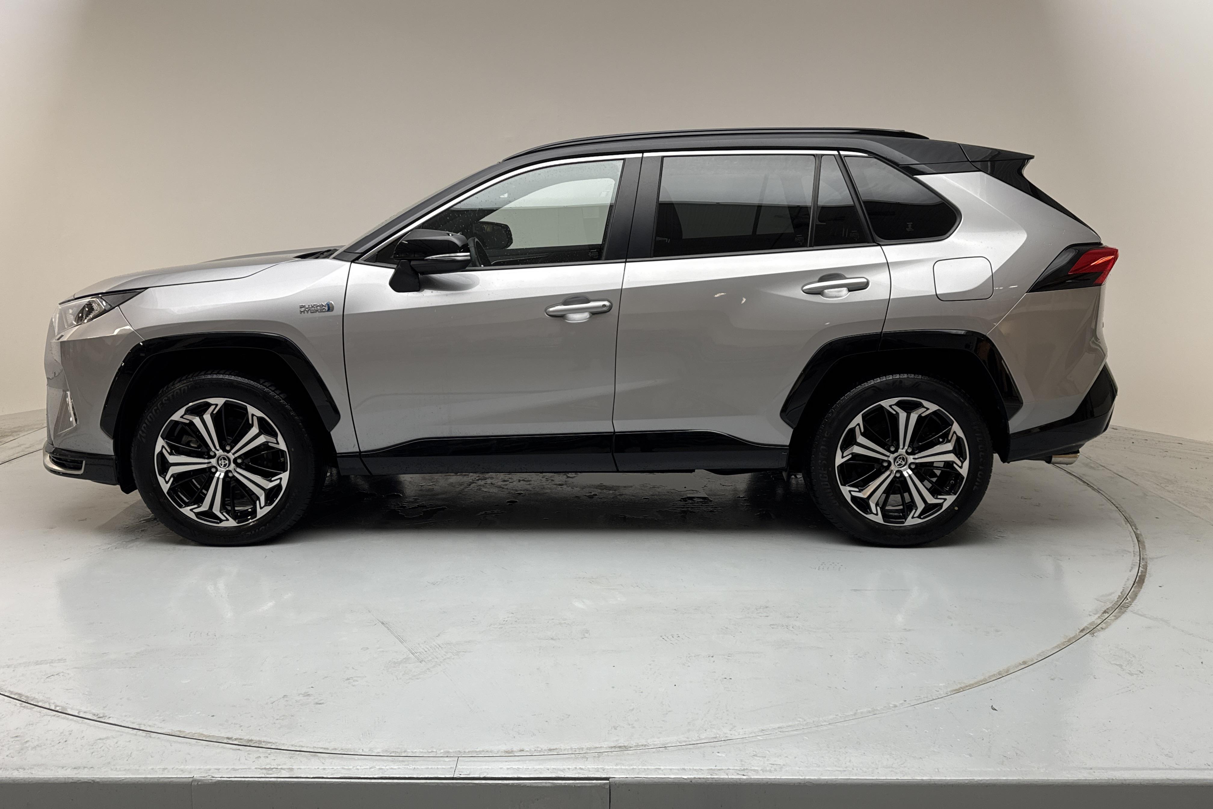 Toyota RAV4 2.5 Plug-in Hybrid AWD (306hk) - 3 543 mil - Automat - grå - 2022