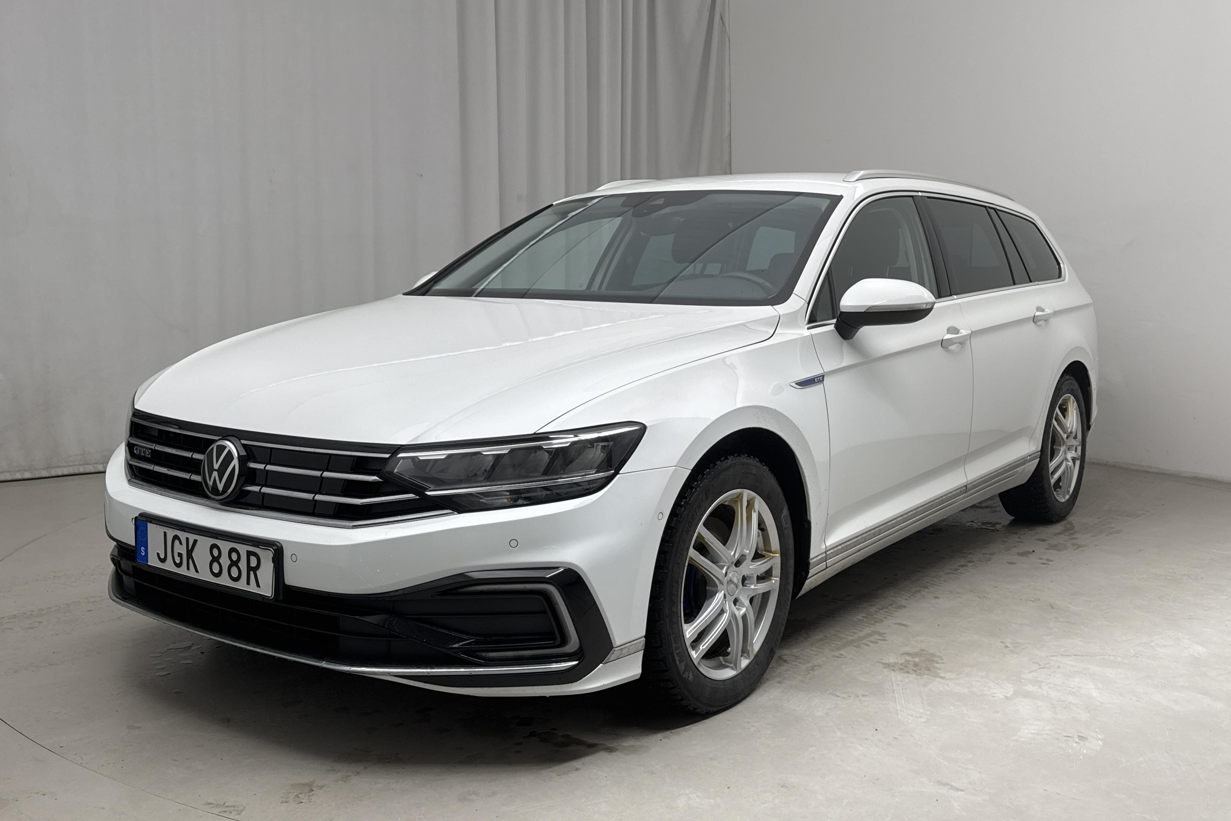 VW Passat 1.4 GTE Sportscombi (218hk) - 12 039 mil - Automat - vit - 2021