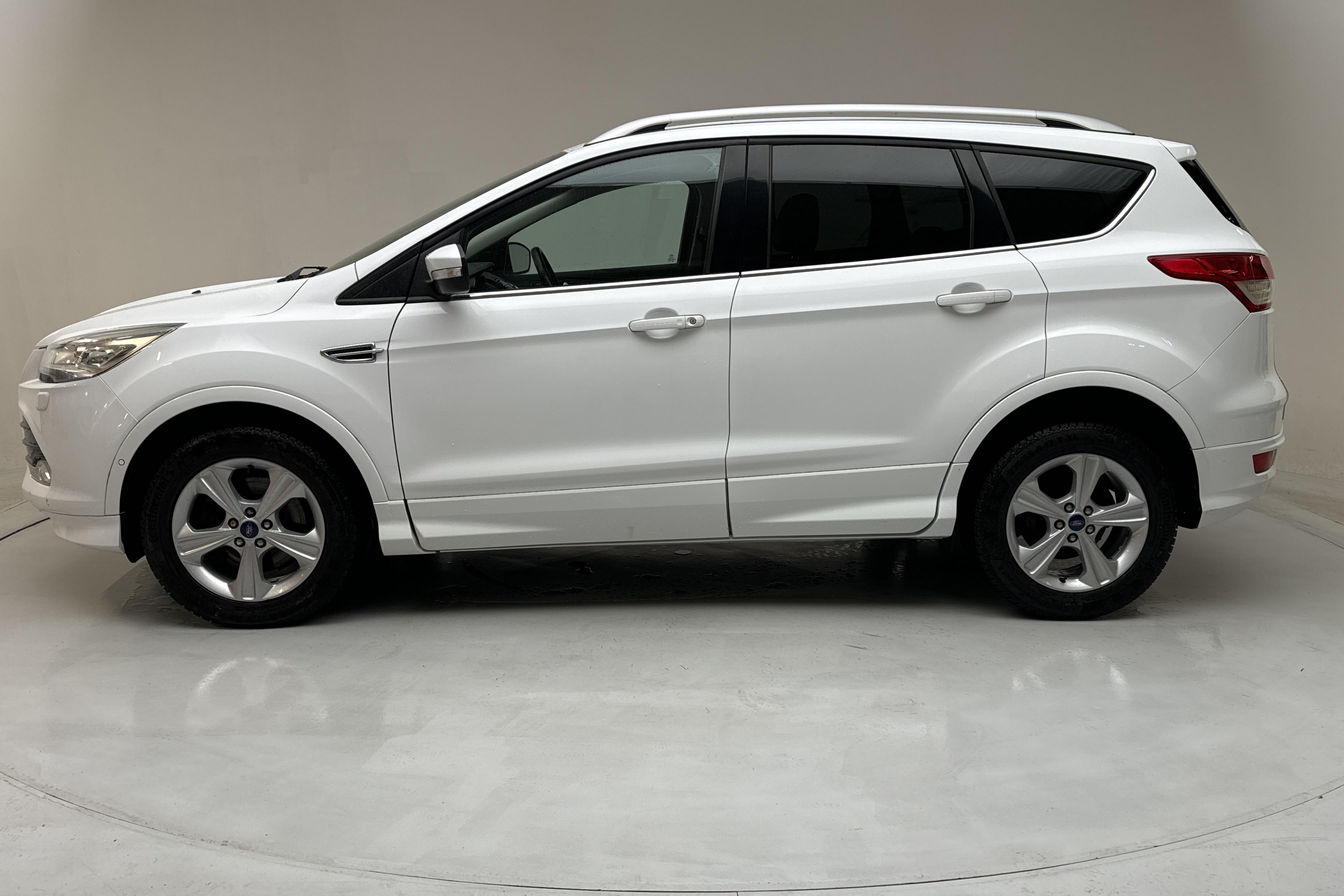 Ford Kuga 2.0 TDCi 4WD (140hk) - 138 740 km - Automatyczna - biały - 2014